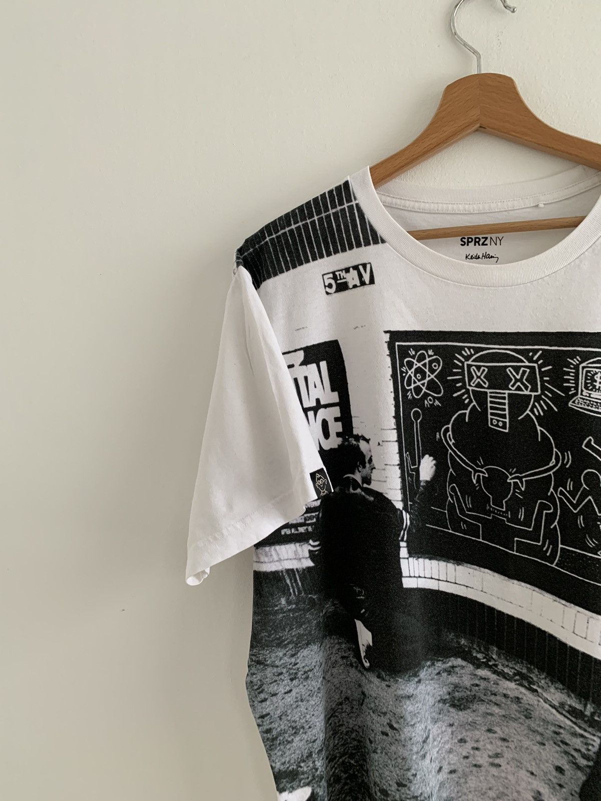 Japanese Brand × Keith Haring × Uniqlo Uniqlo x Keith Haring Tee T Shirt Black White Size US XL / EU 56 / 4 - 3 Thumbnail