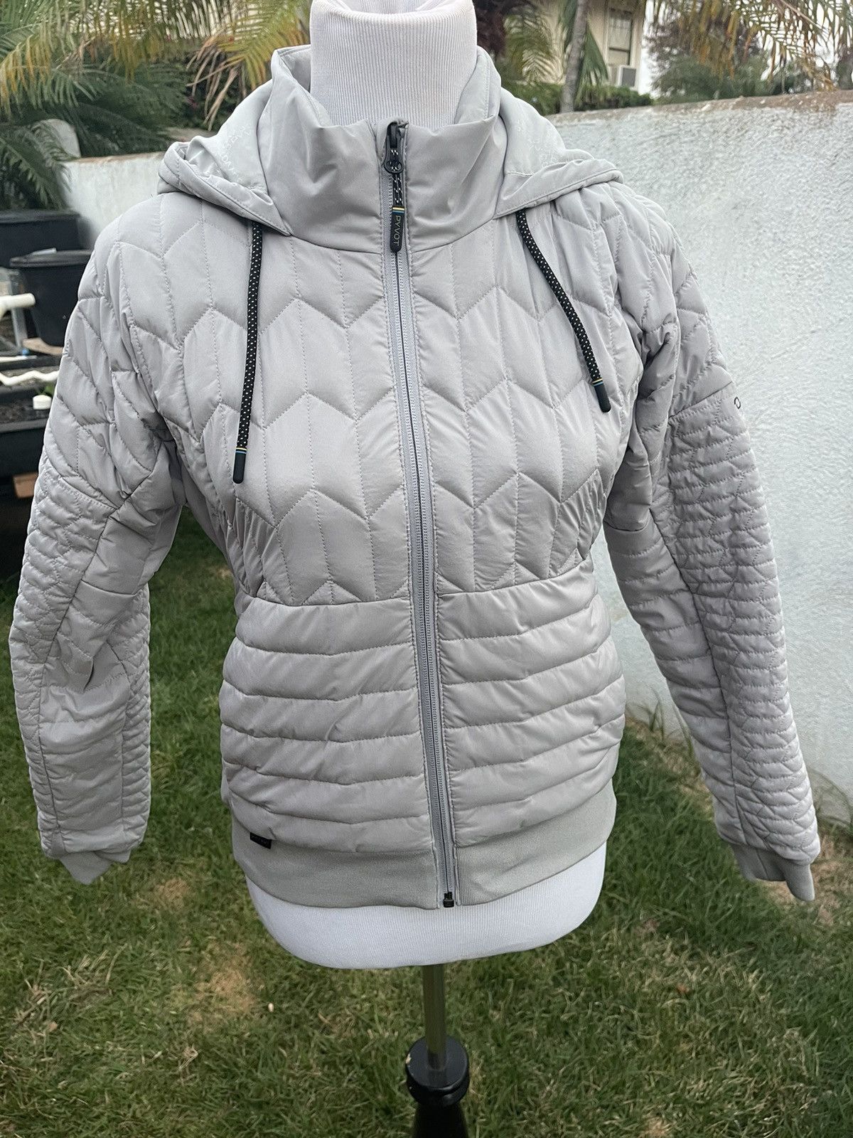 PreOwned Pyvot Revolve Hooded Weight Jacket Gray Women's XS