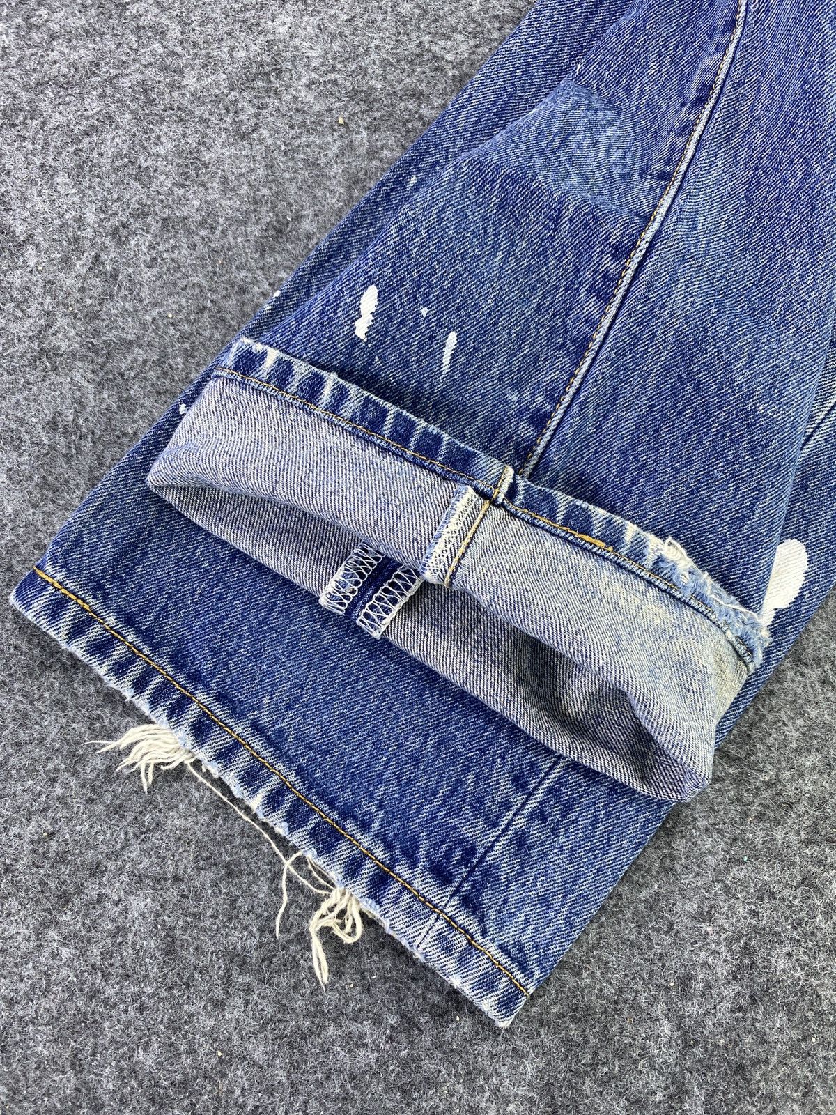 Levi's Vintage Levi's 501 painted Blue wash Jeans - J556 Size US 33 - 7 Thumbnail