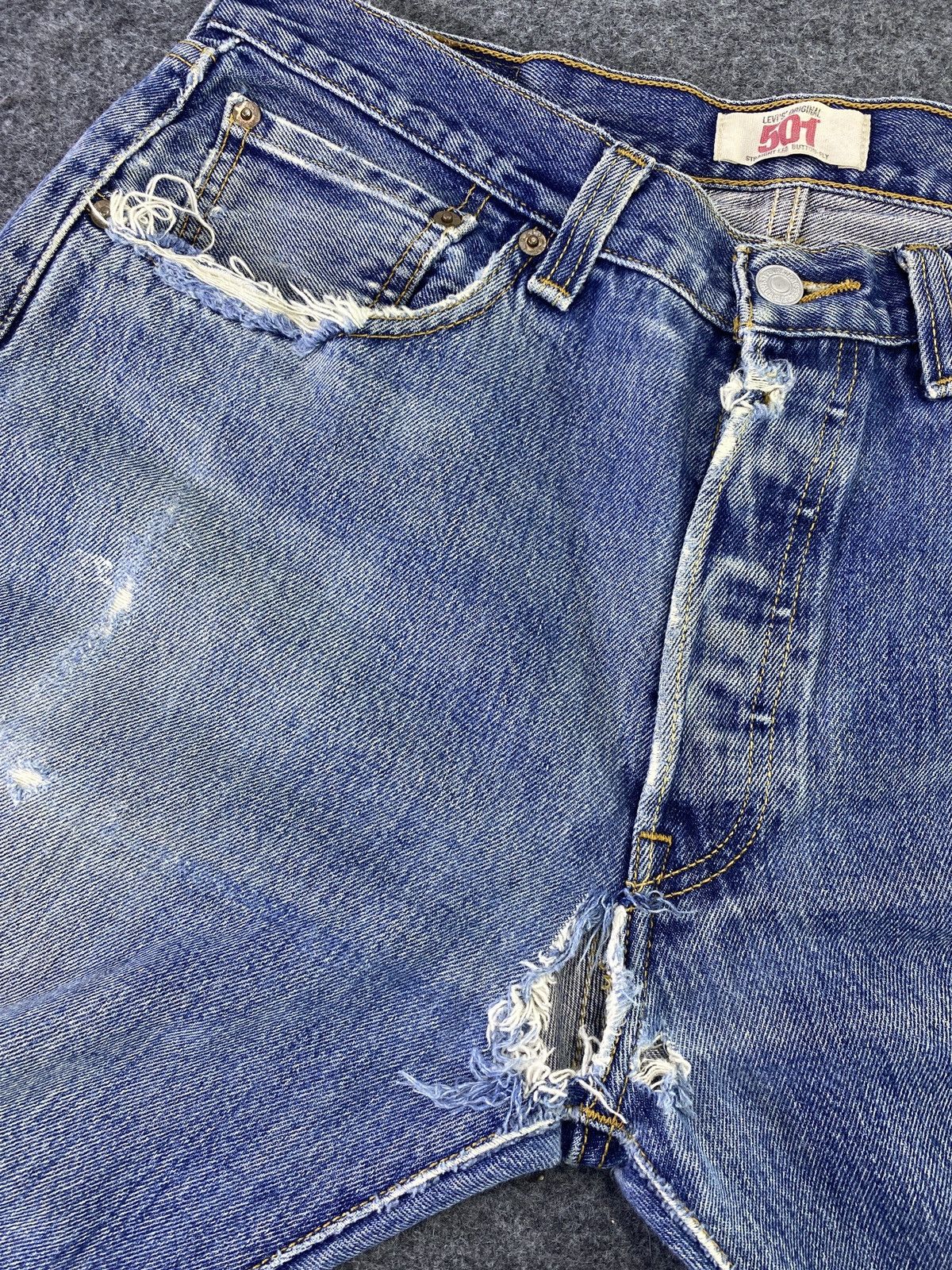 Levi's Vintage Levi's 501 painted Blue wash Jeans - J556 Size US 33 - 10 Thumbnail