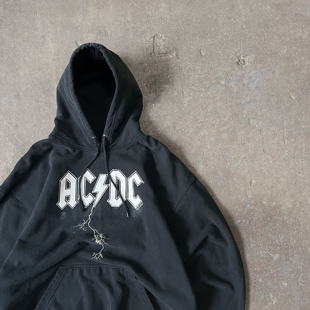 AC/DC × Band Tees × Vintage Vintage Early 2000s AC/DC Lightning Boxy ...