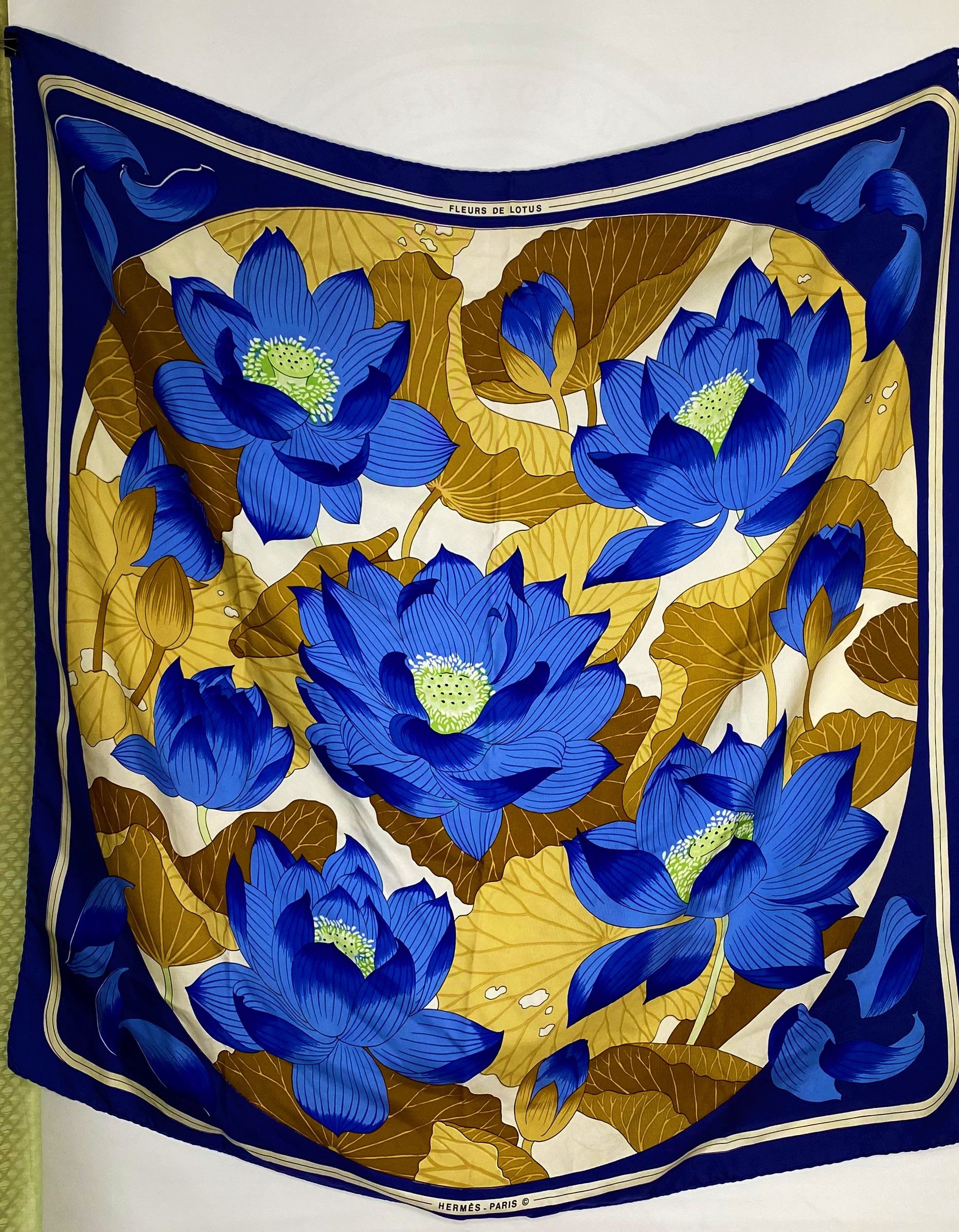 HERMES FLEURS DE LOTUS VINTAGE SILK SCARF RARE 85cm X 38cm