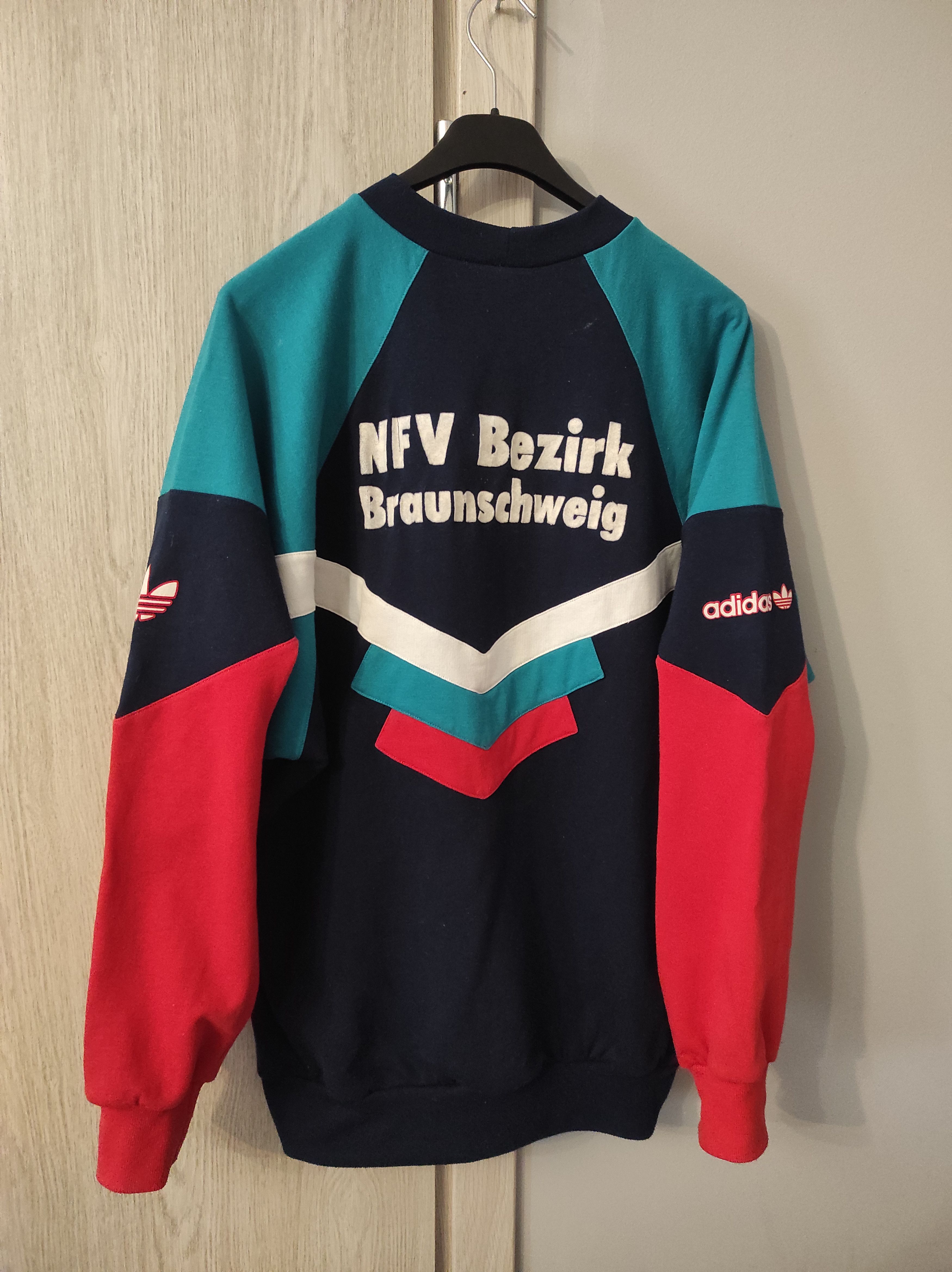 Adidas Adidas Pullover 80s D6 Retro Sweatshirt Crewneck Jumper Size US M / EU 48-50 / 2 - 4 Thumbnail