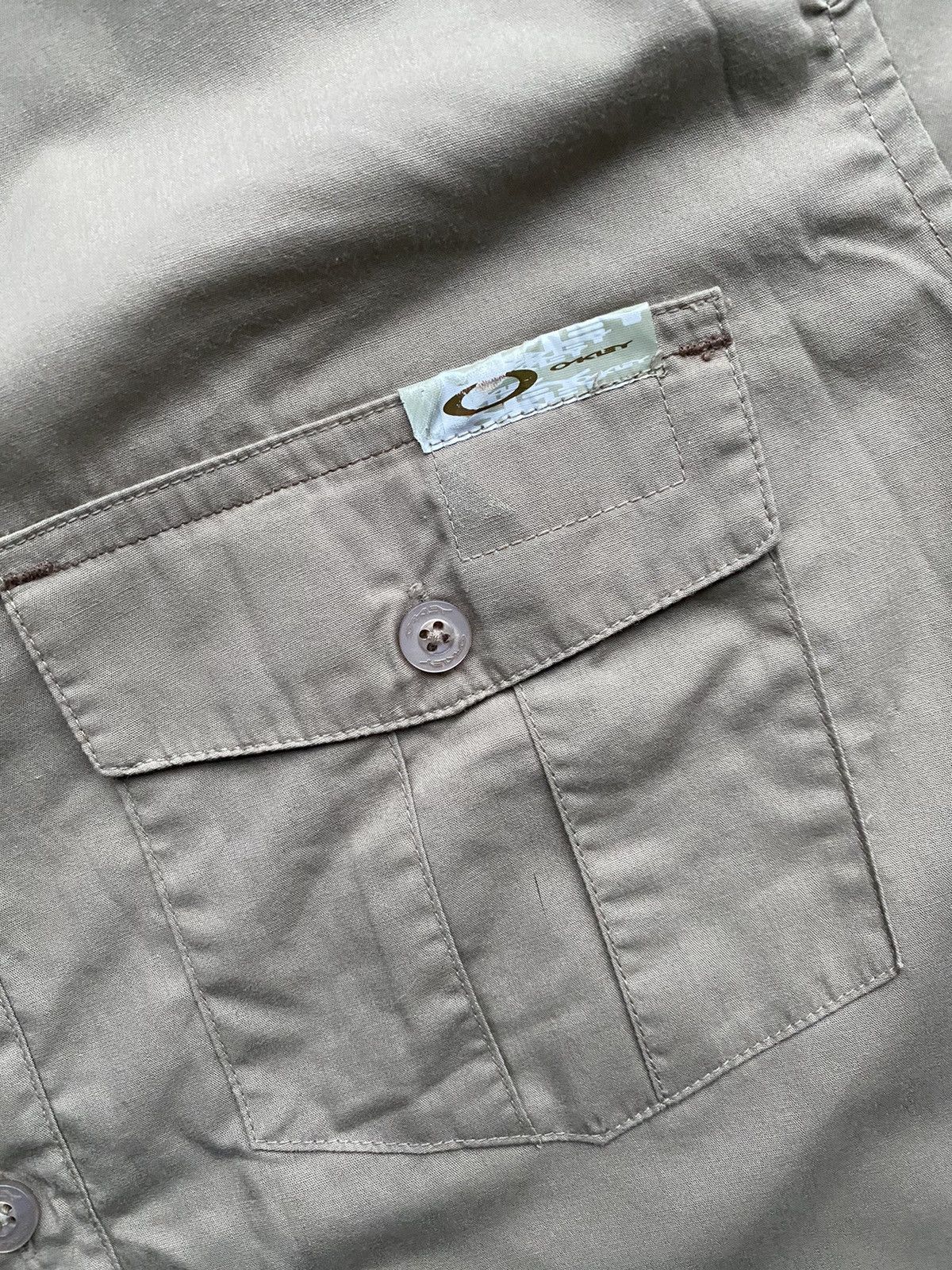 Oakley × Vintage Vintage Oakley Khaki Military short sleeve shirt y2k Size US M / EU 48-50 / 2 - 2 Thumbnail