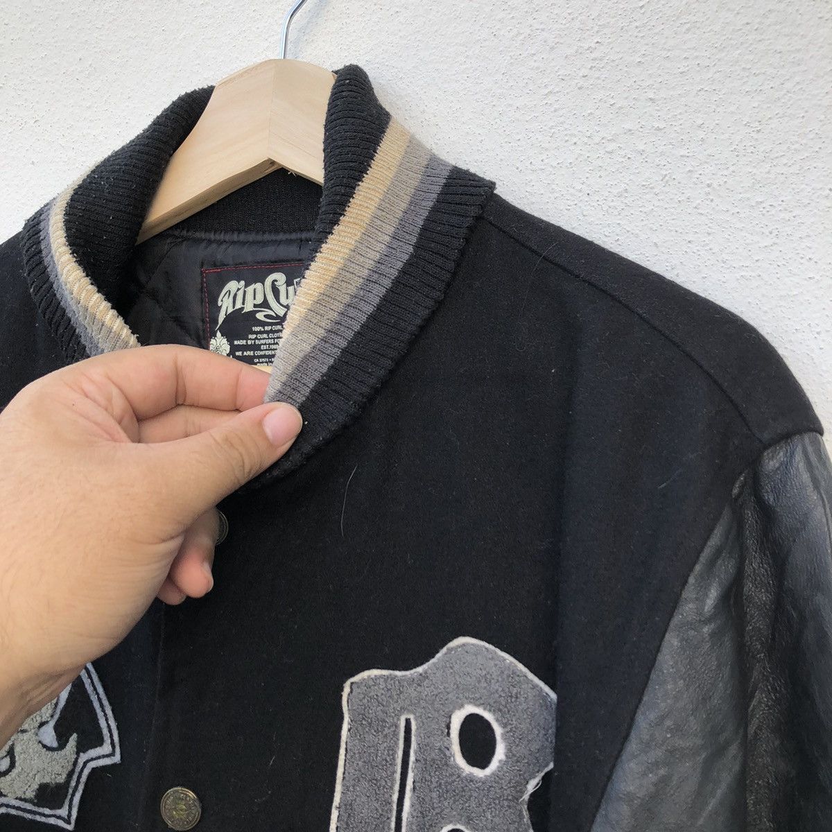Ripcurl VARSITY JACKET RIPCURL BIG LOGO LEATHER SLEEVE Size US L / EU 52-54 / 3 - 9 Thumbnail