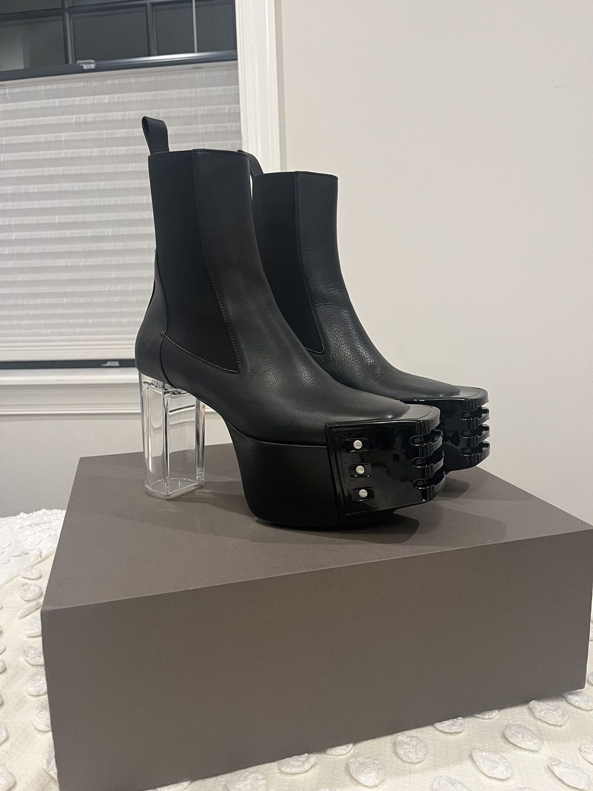 Grilled Kiss Boots in Black/Clear – SVRN