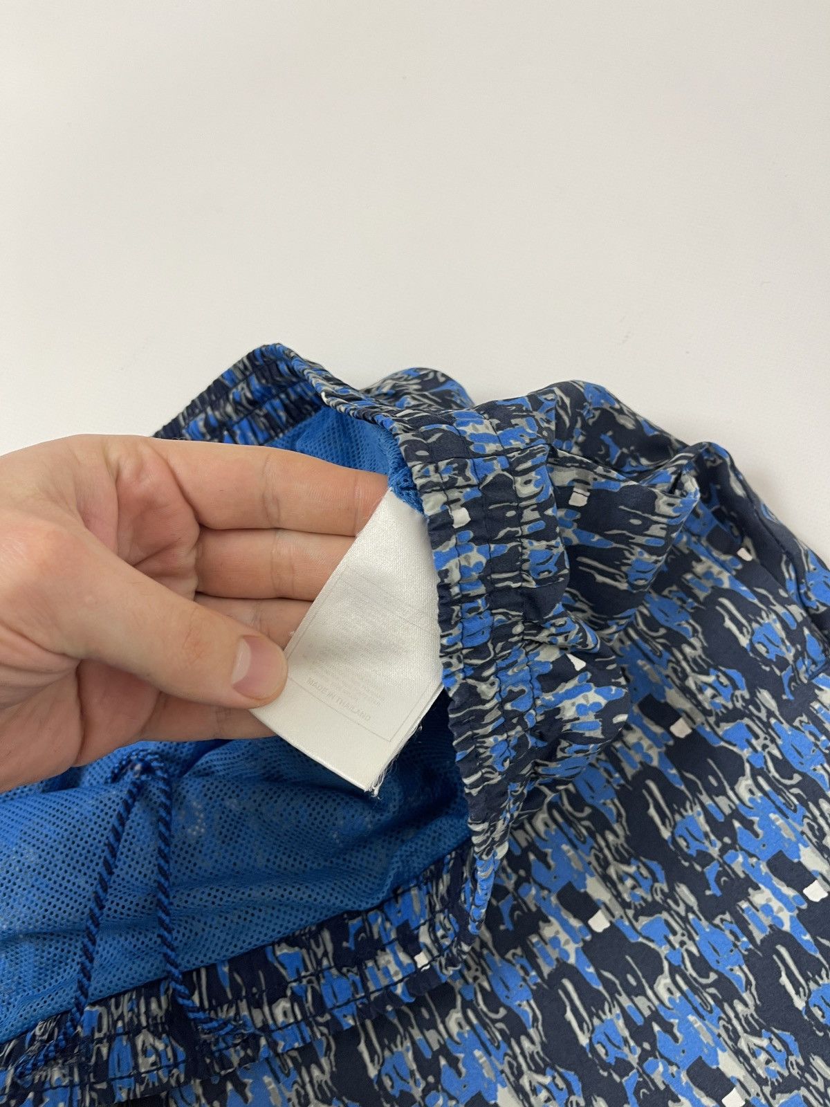 Nike Nike vintage 90s blue pattern logo shorts Size US 36 / EU 52 - 7 Thumbnail