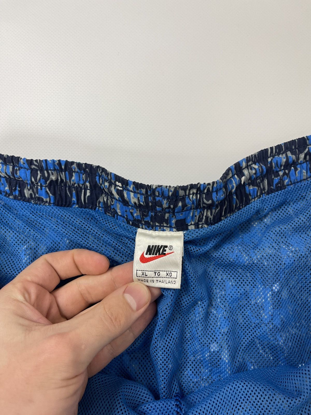 Nike Nike vintage 90s blue pattern logo shorts Size US 36 / EU 52 - 6 Thumbnail