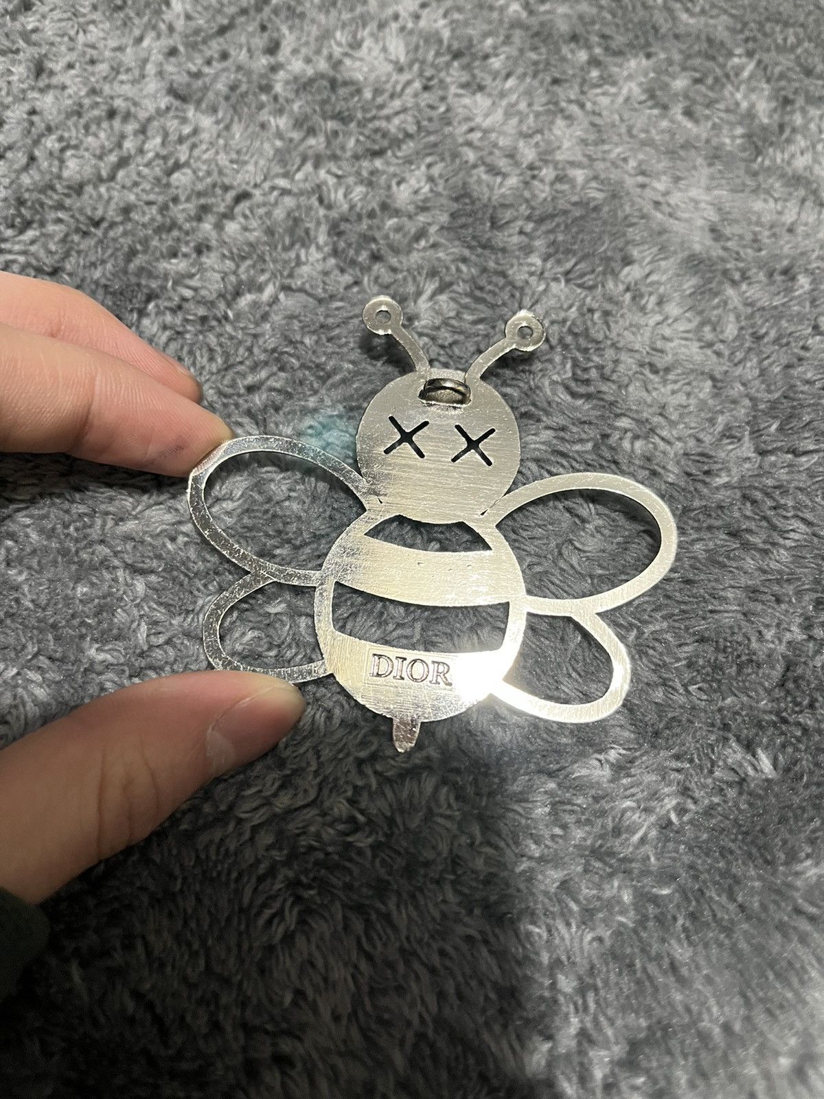 Dior × Kaws Dior x Kaws Bee Keychain Charm Pendant Chain Size ONE SIZE - 2 Thumbnail