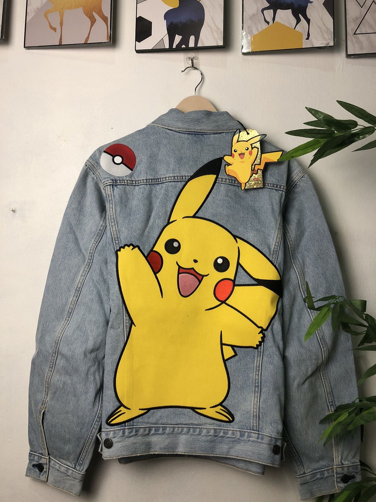 levi's × ポケモン コラボジャケット Pokémon x Levi's Tease Denim Collaboration | Hypebae