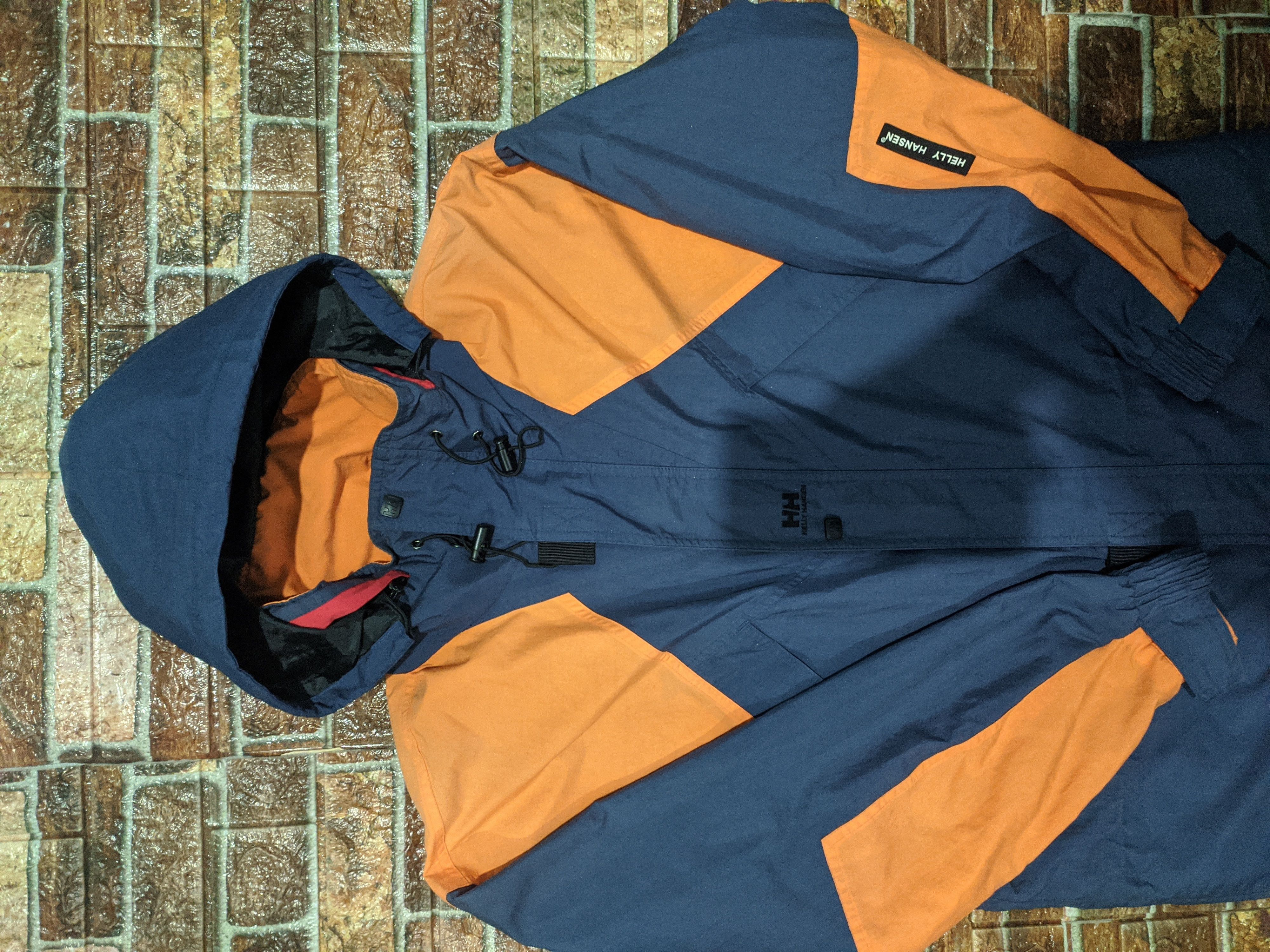 Y2k Vintage Helly Hansen Jacket center swoosh