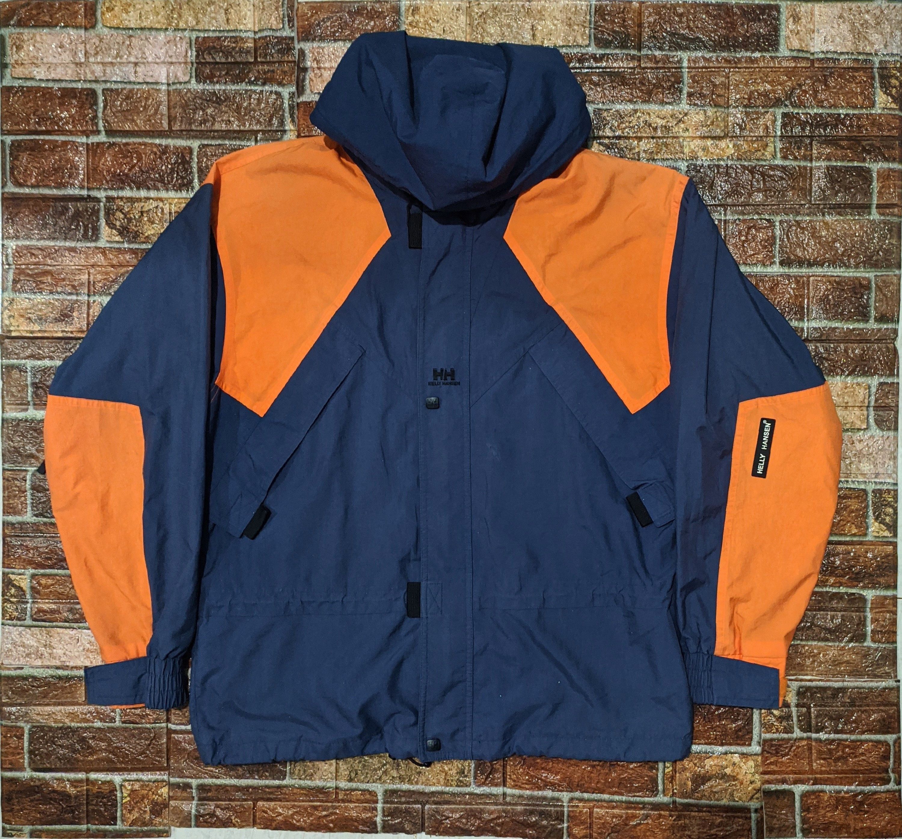 Y2k Vintage Helly Hansen Jacket center swoosh