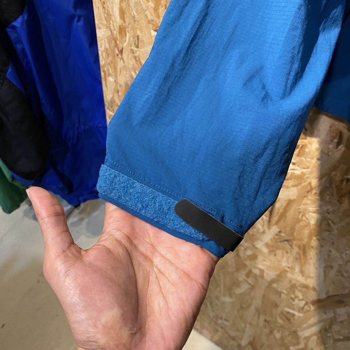 Arc'teryx RARE OUTDOOR‼️Arc’teryx Basic Logo Zipper Windbreaker Jacket Size US L / EU 52-54 / 3 - 11 Thumbnail