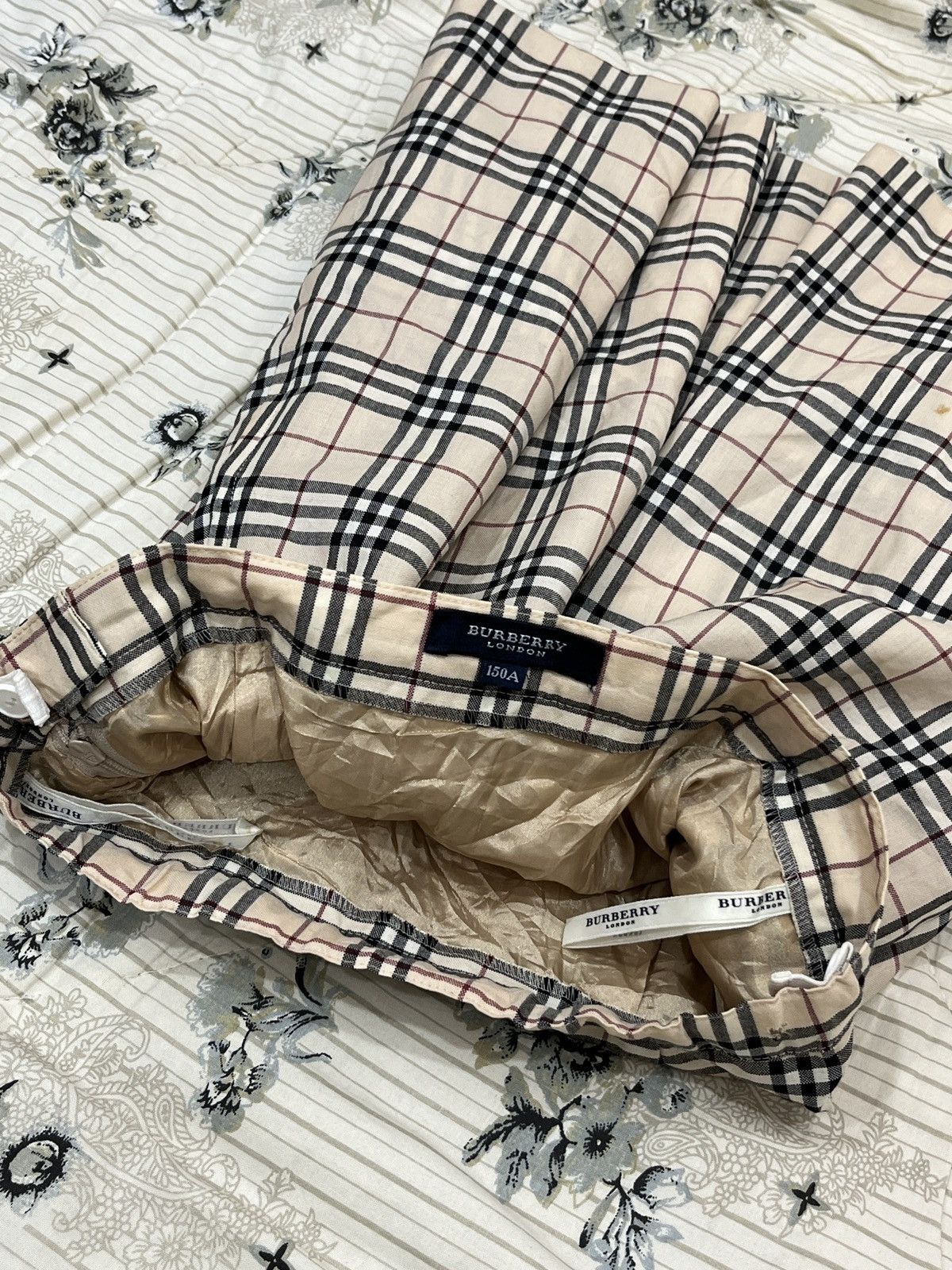 Burberry (Ppp). BURBERRYS NOVA CHECK SKIRTS Size 24" / US 00 / IT 34 - 15 Thumbnail