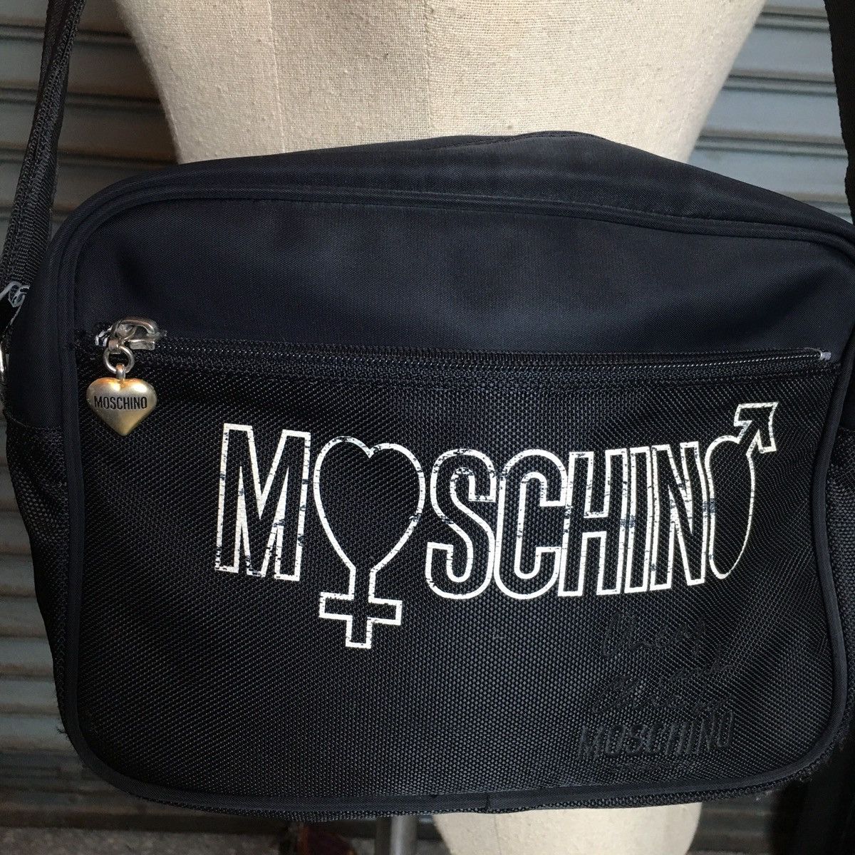 Moschino × Vintage Vintage Moschino Big Logo Embroidery Crossbody Bag Size ONE SIZE - 3 Thumbnail