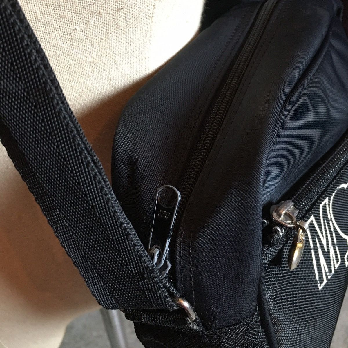 Moschino × Vintage Vintage Moschino Big Logo Embroidery Crossbody Bag Size ONE SIZE - 4 Thumbnail