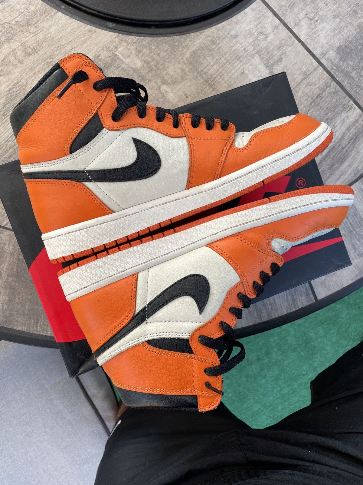 Jordan Brand Air Jordan 1 Retro High OG Shattered Backboard Away Reverse Size US 10 / EU 43 - 2 Thumbnail