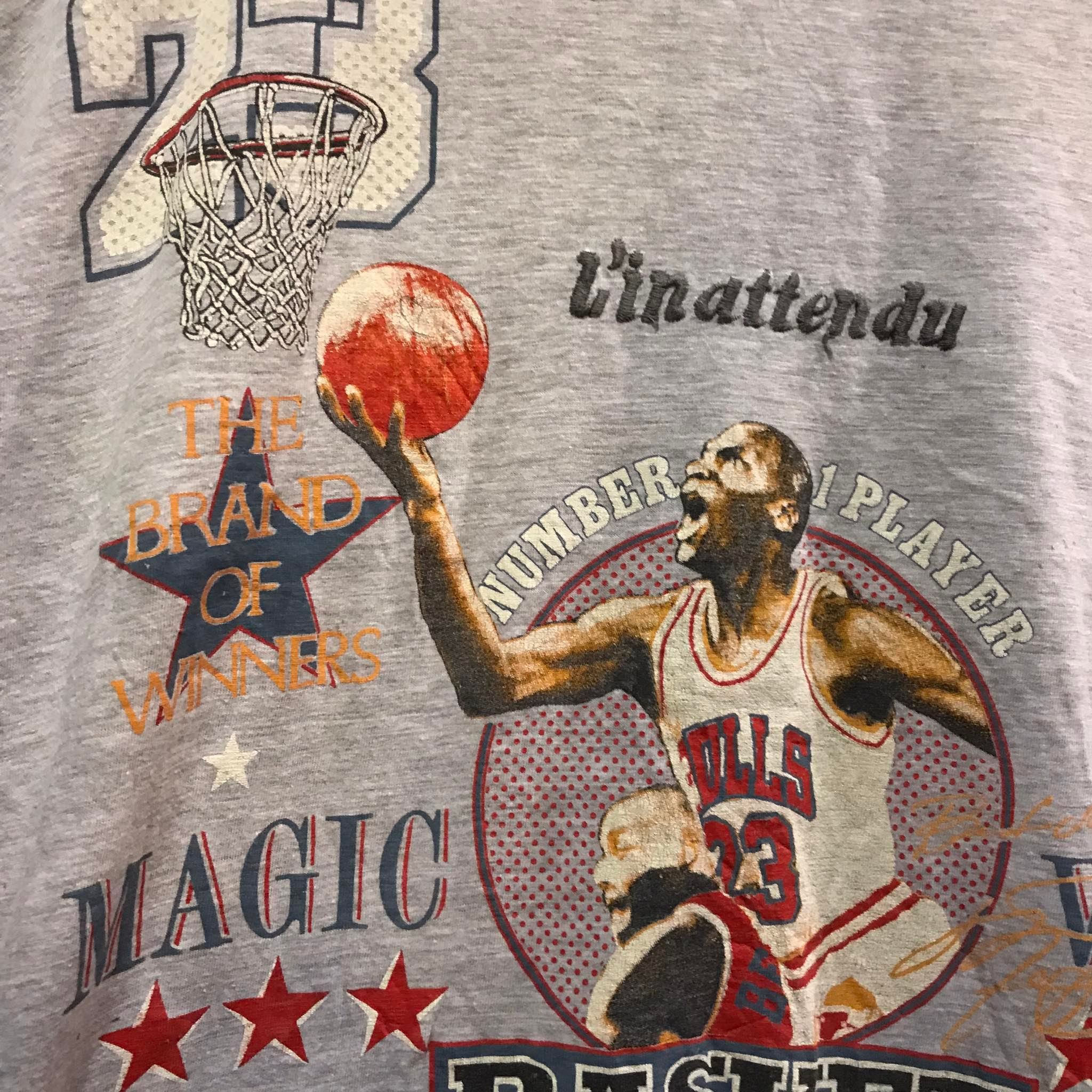 NBA × Vintage Michael Jordan Magic World Basketball Photo Tee 90s Size US XL / EU 56 / 4 - 2 Thumbnail