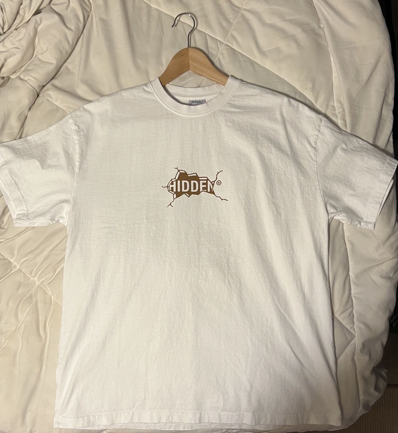 HIDDEN NY HIDDENPPF @hidden.ny Wht Brown Logo Broken Cracked