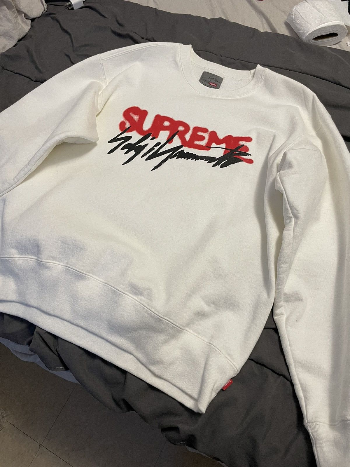 人気話題コラボ！Supreme x Yohji Yamamoto Crewneck White Supreme x Yohji Yamamoto Crewneck Sweatshirt White Size