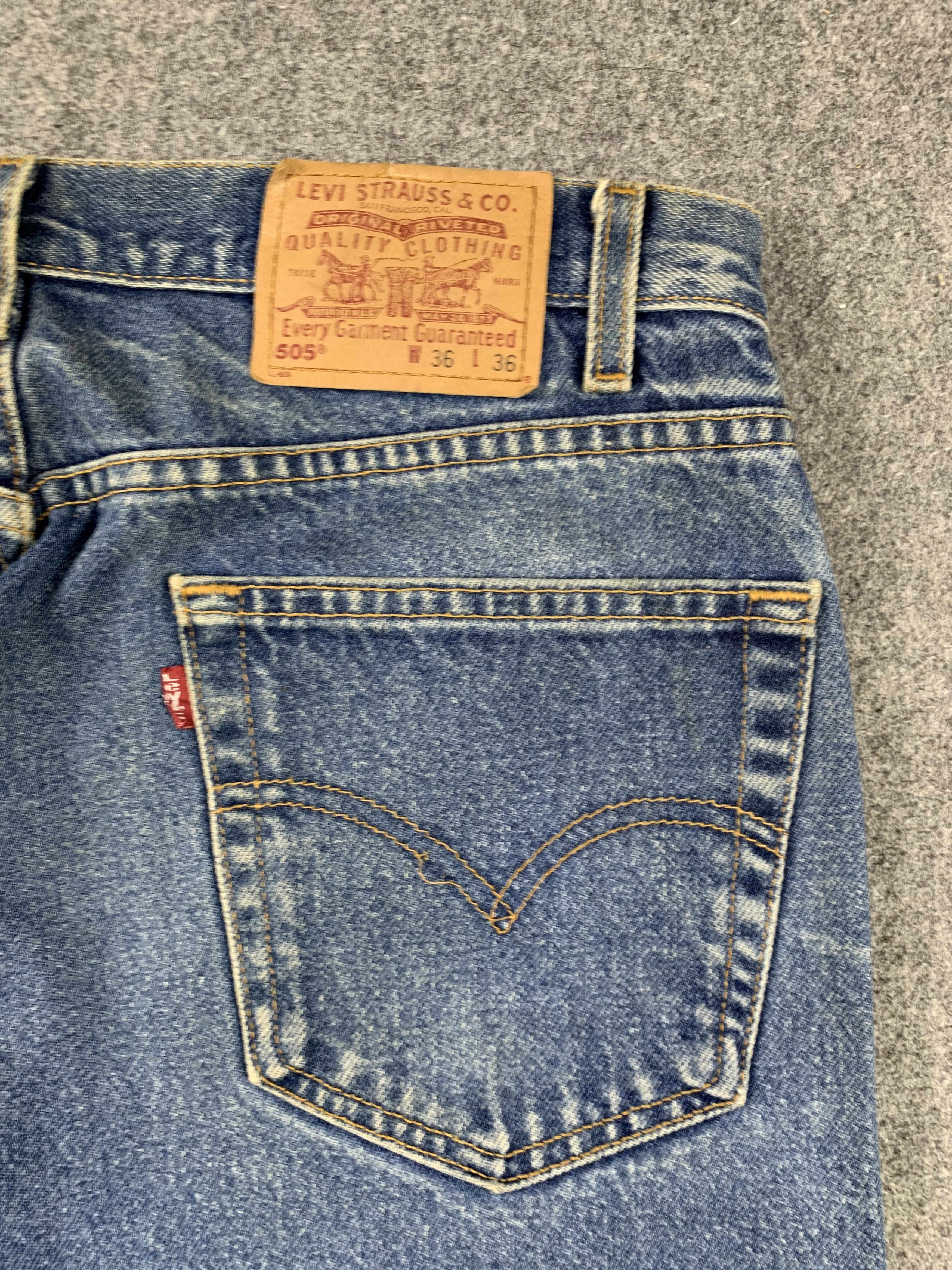 Levi's Vintage 90s Levis 505 Faded Blue Jeans DP1964 Size US 35 - 12 Thumbnail