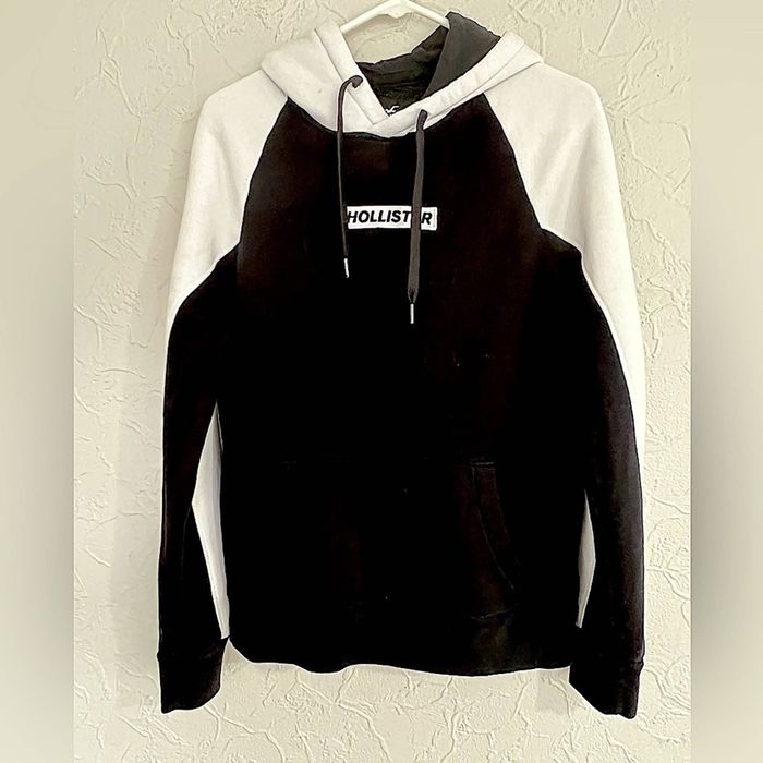 Black and white hollister hot sale hoodie