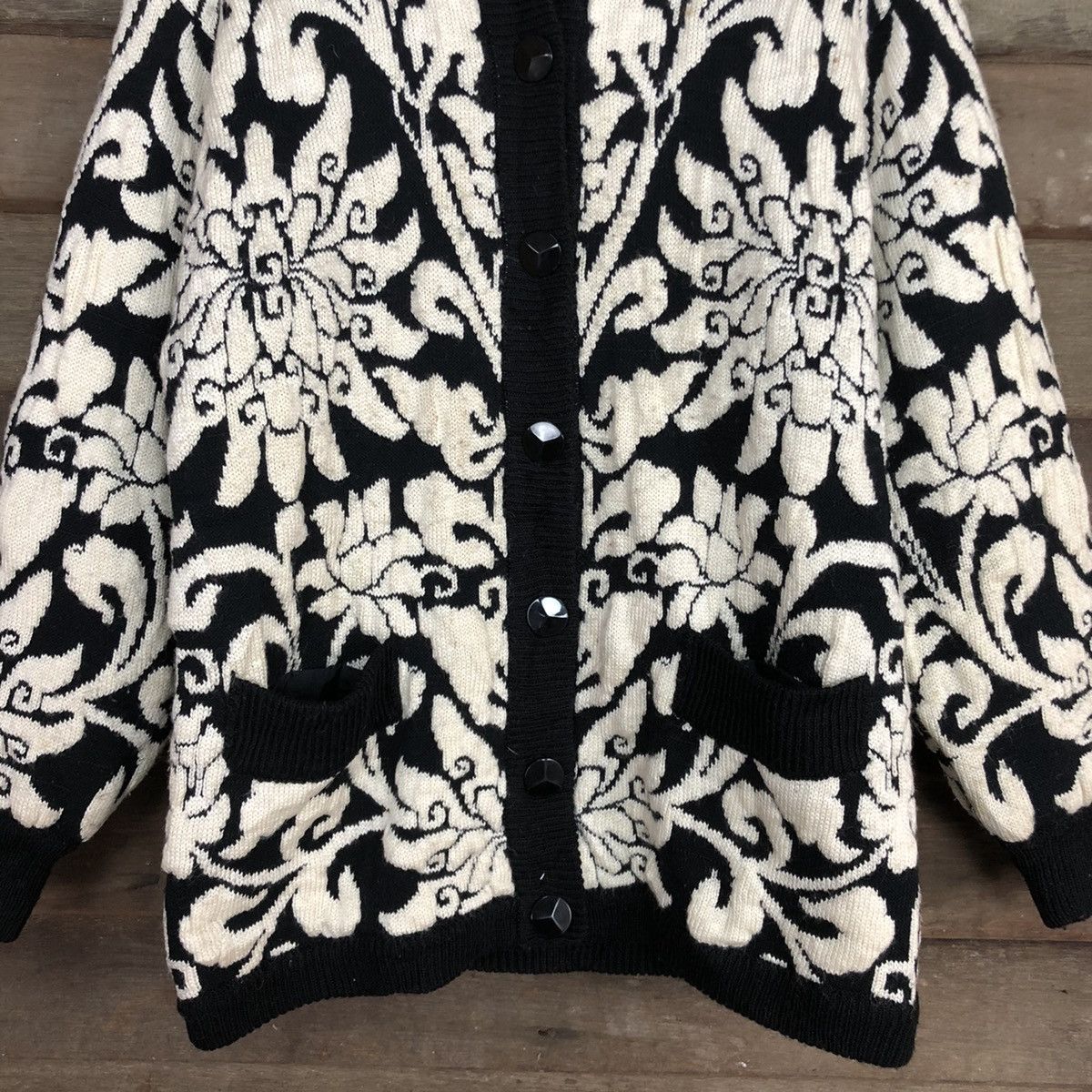 Japanese Brand Japan Brand Black White Aran Isles cardigan Knitwear #c671 Size US M / EU 48-50 / 2 - 8 Thumbnail