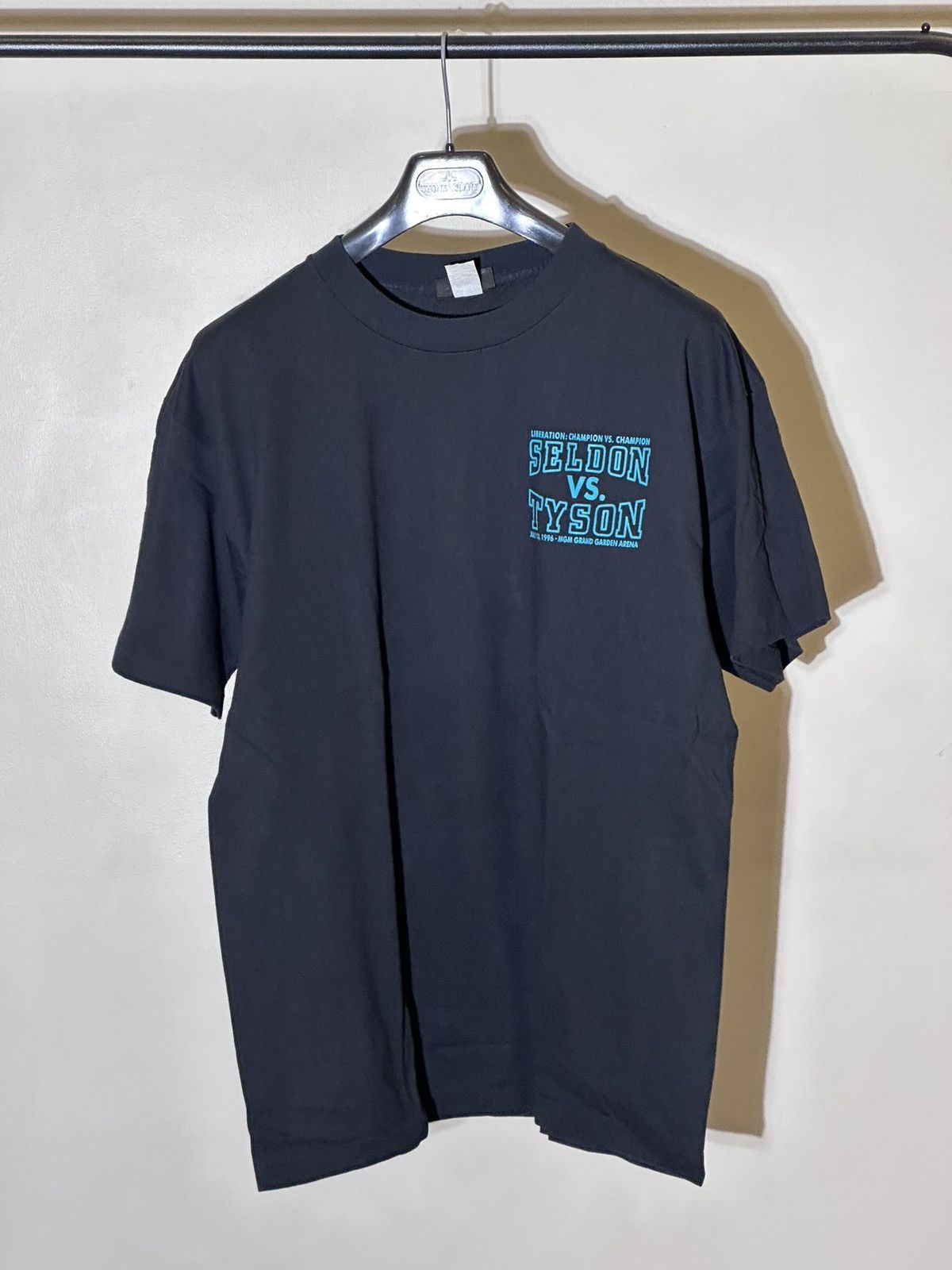 Vintage Vintage 1996 Seldon vs. Tyson T-Shirt Size US XL / EU 56 / 4 - 2 Thumbnail