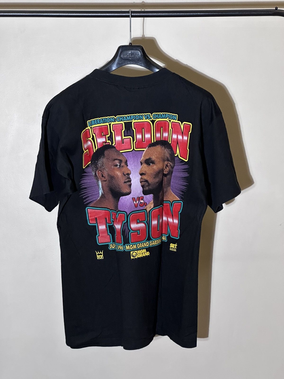 Vintage Vintage 1996 Seldon vs. Tyson T-Shirt Size US XL / EU 56 / 4 - 1 Thumbnail