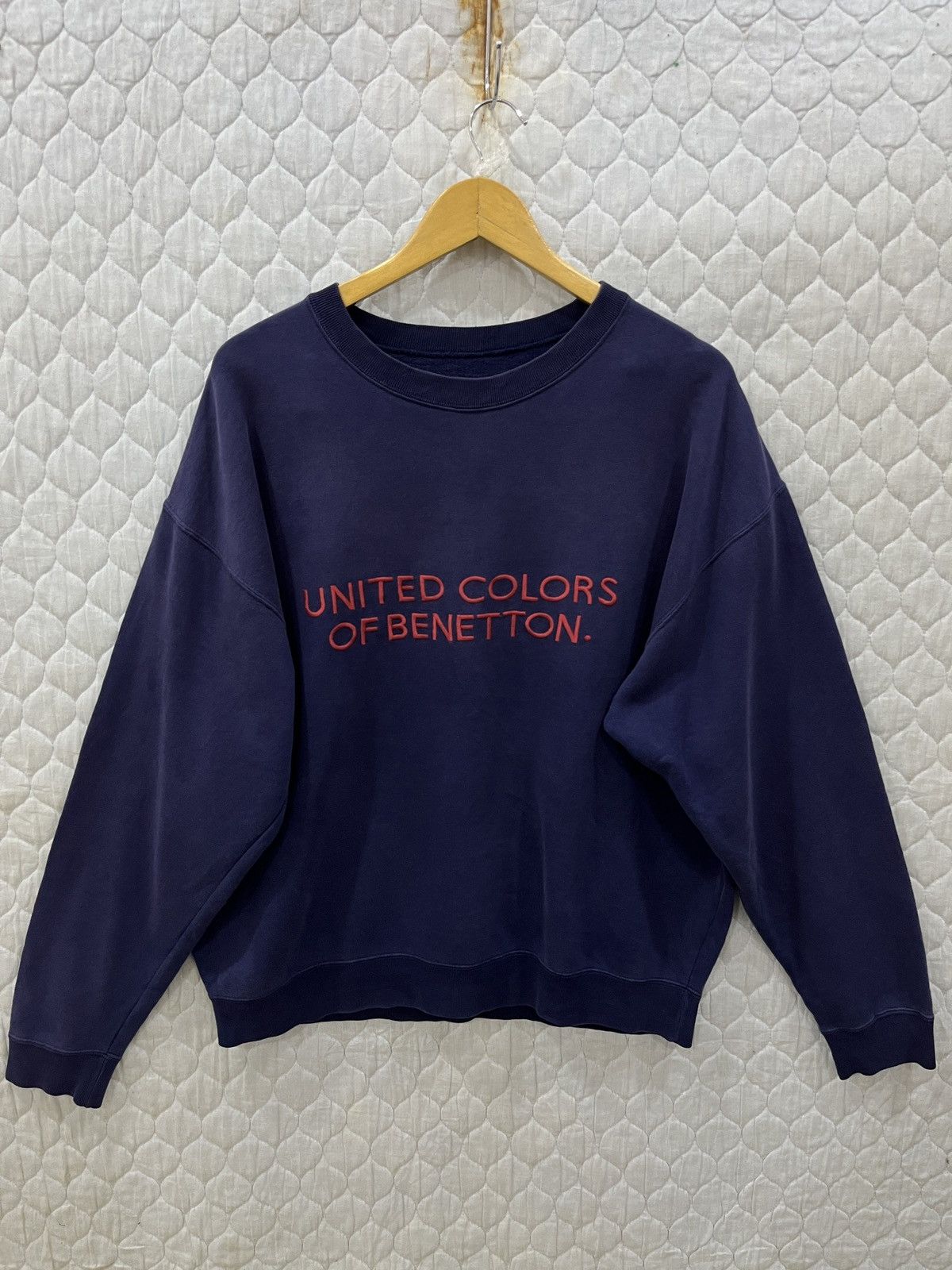(Ppp). VINTAGE UNITED COLORS OF BENETTON SWEATSHIRT
