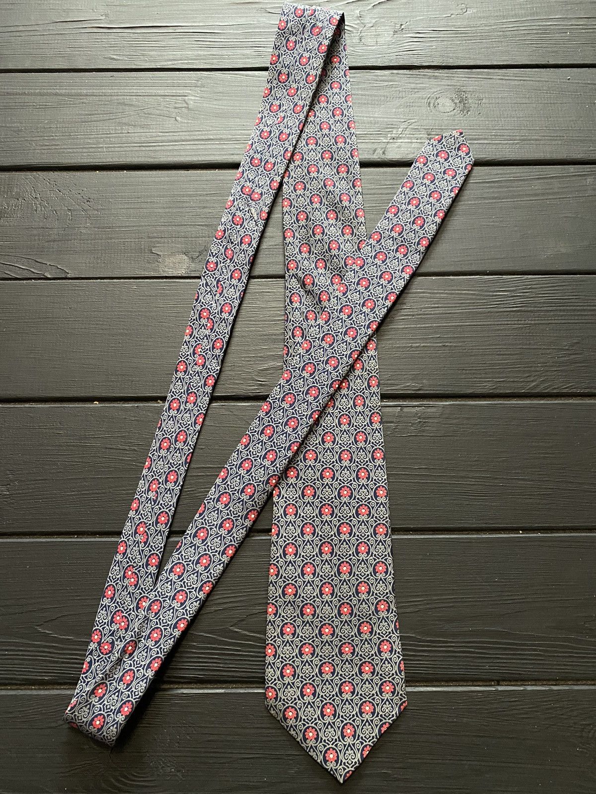 Yves Saint Laurent Rare Yves Saint Laurent Luxury Tie All Silk Vintage. Size ONE SIZE - 1 Thumbnail