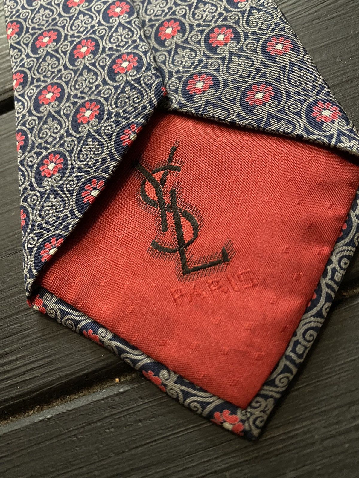 Yves Saint Laurent Rare Yves Saint Laurent Luxury Tie All Silk Vintage. Size ONE SIZE - 5 Thumbnail