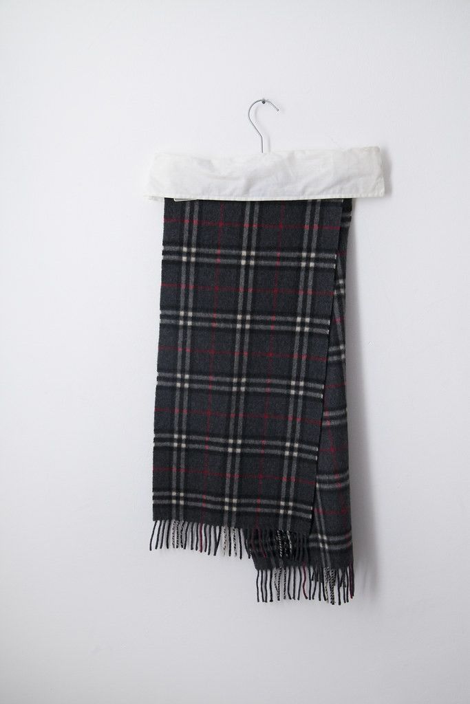 Burberry Black cashmere tartan scarf Size ONE SIZE - 3 Thumbnail