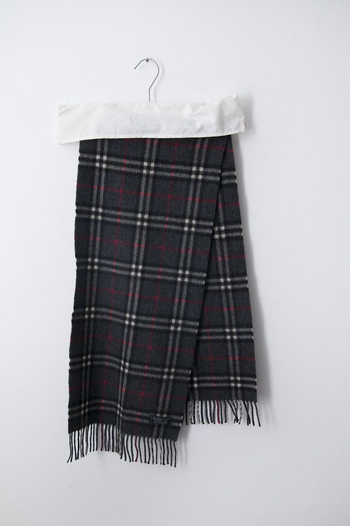 Burberry Black cashmere tartan scarf Size ONE SIZE - 2 Thumbnail