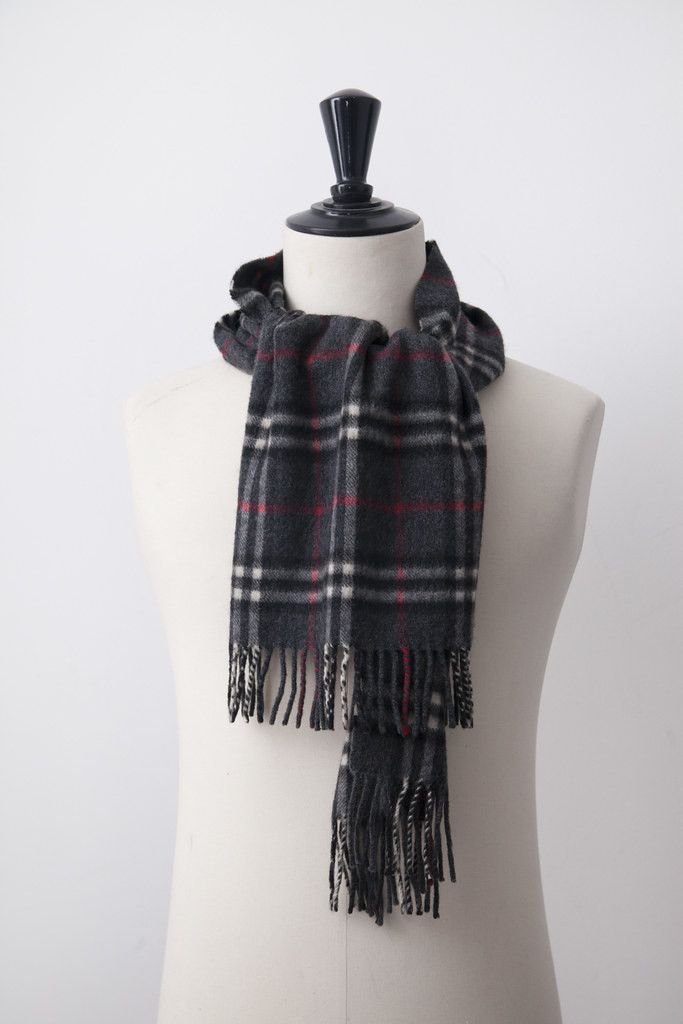 Burberry Black cashmere tartan scarf Size ONE SIZE - 1 Thumbnail