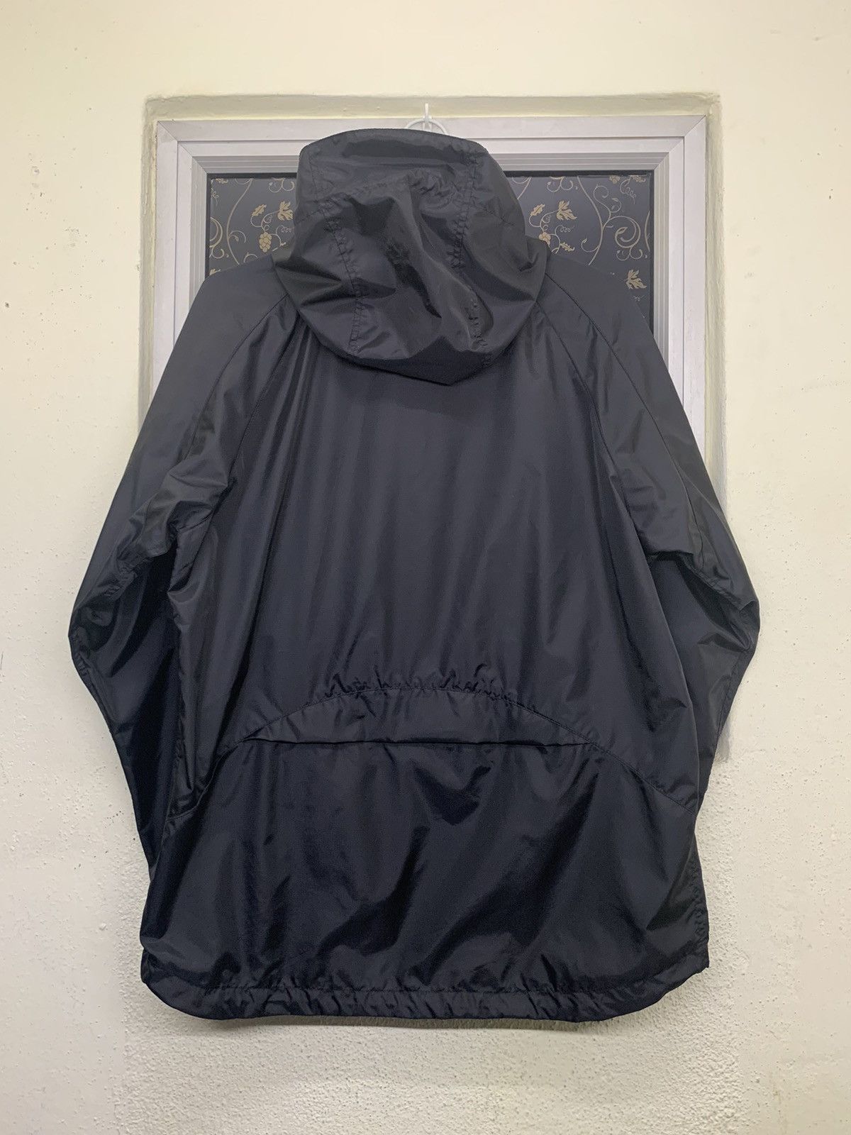 Uniqlo Uniqlo Packable Jacket / Windbreaker Running / Hiking Size US M / EU 48-50 / 2 - 2 Thumbnail