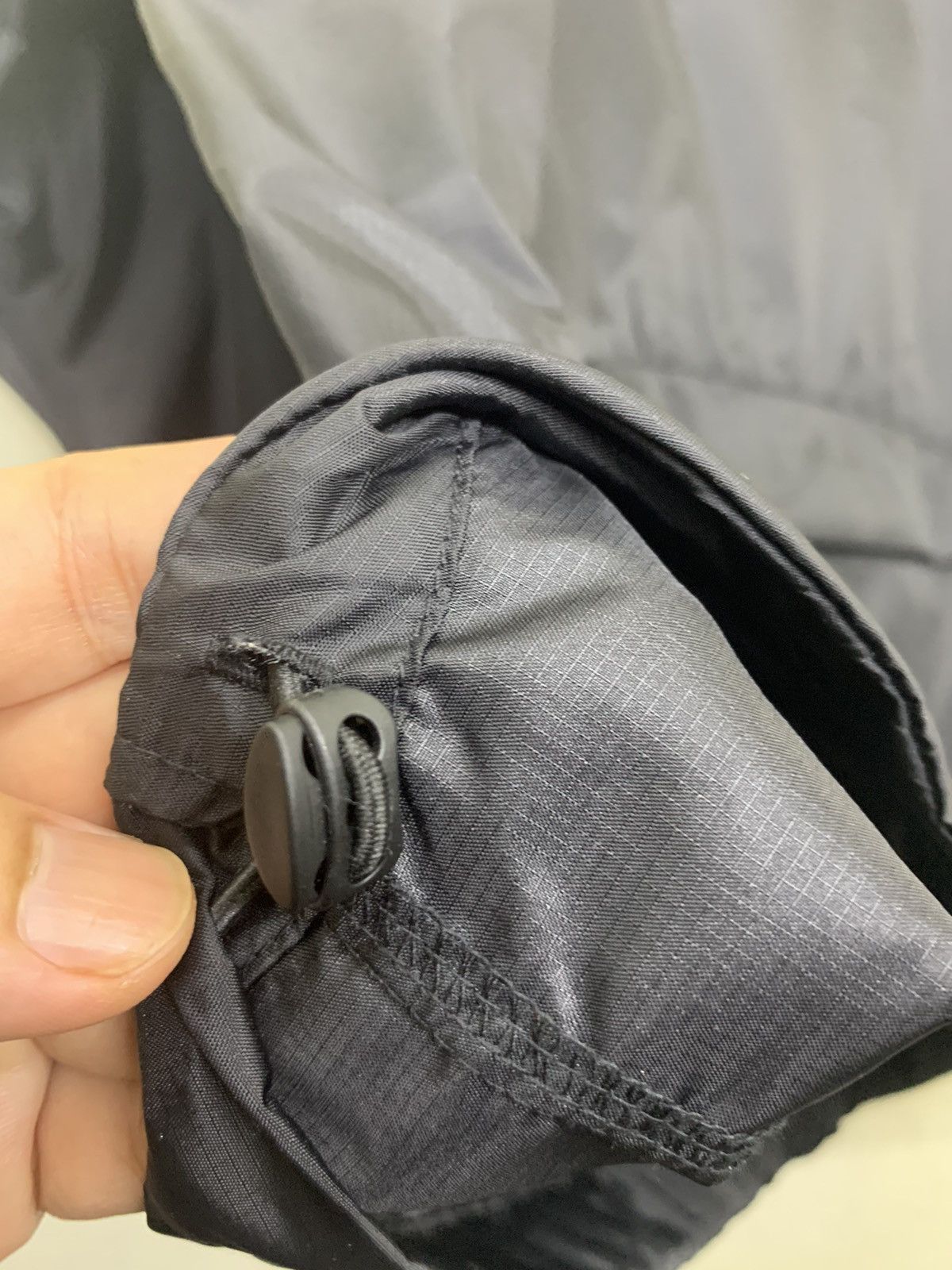 Uniqlo Uniqlo Packable Jacket / Windbreaker Running / Hiking Size US M / EU 48-50 / 2 - 4 Thumbnail
