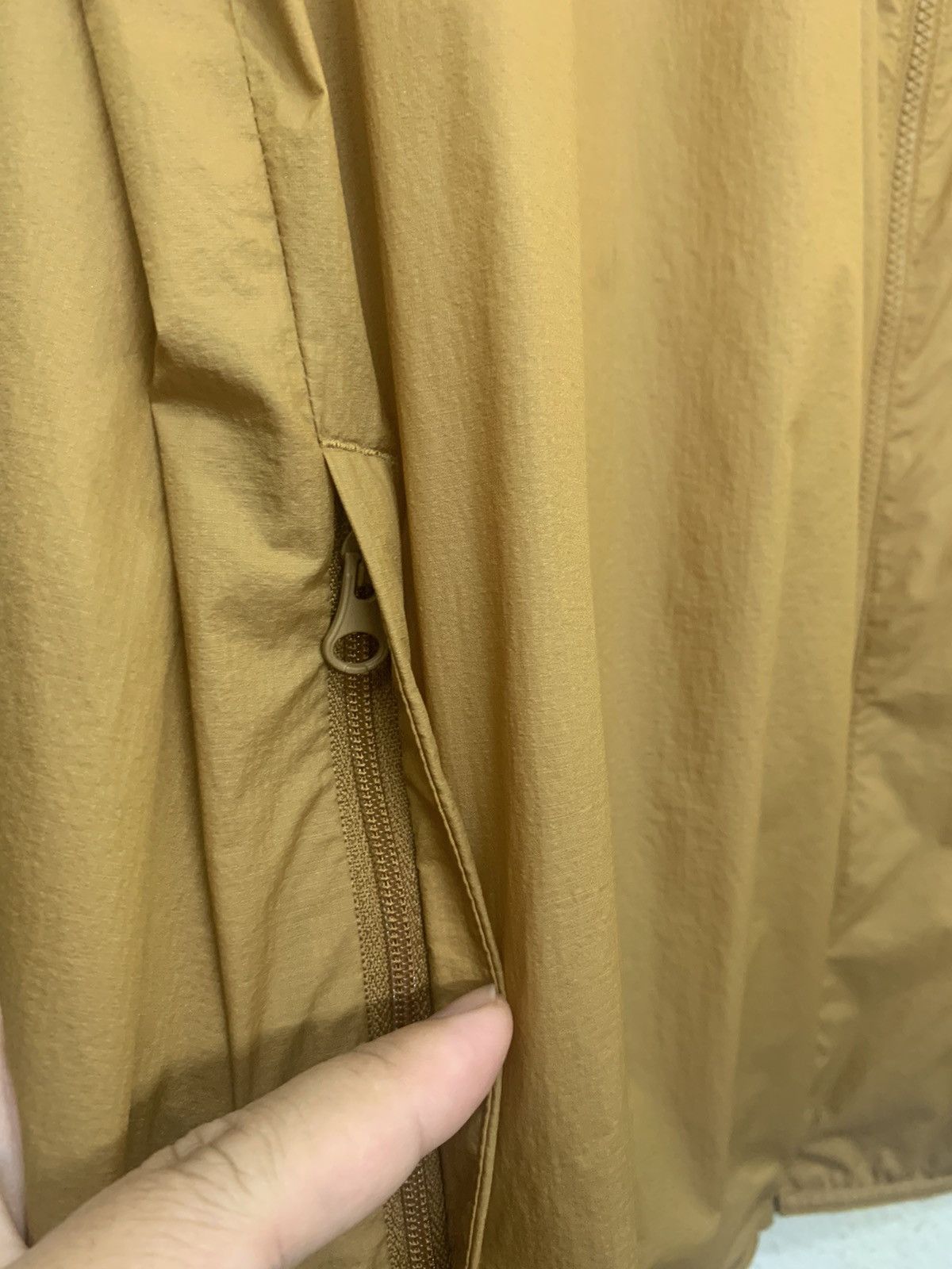 Uniqlo Uniqlo Light Jacket Running / Outdoor / Hiking Size US XL / EU 56 / 4 - 6 Thumbnail
