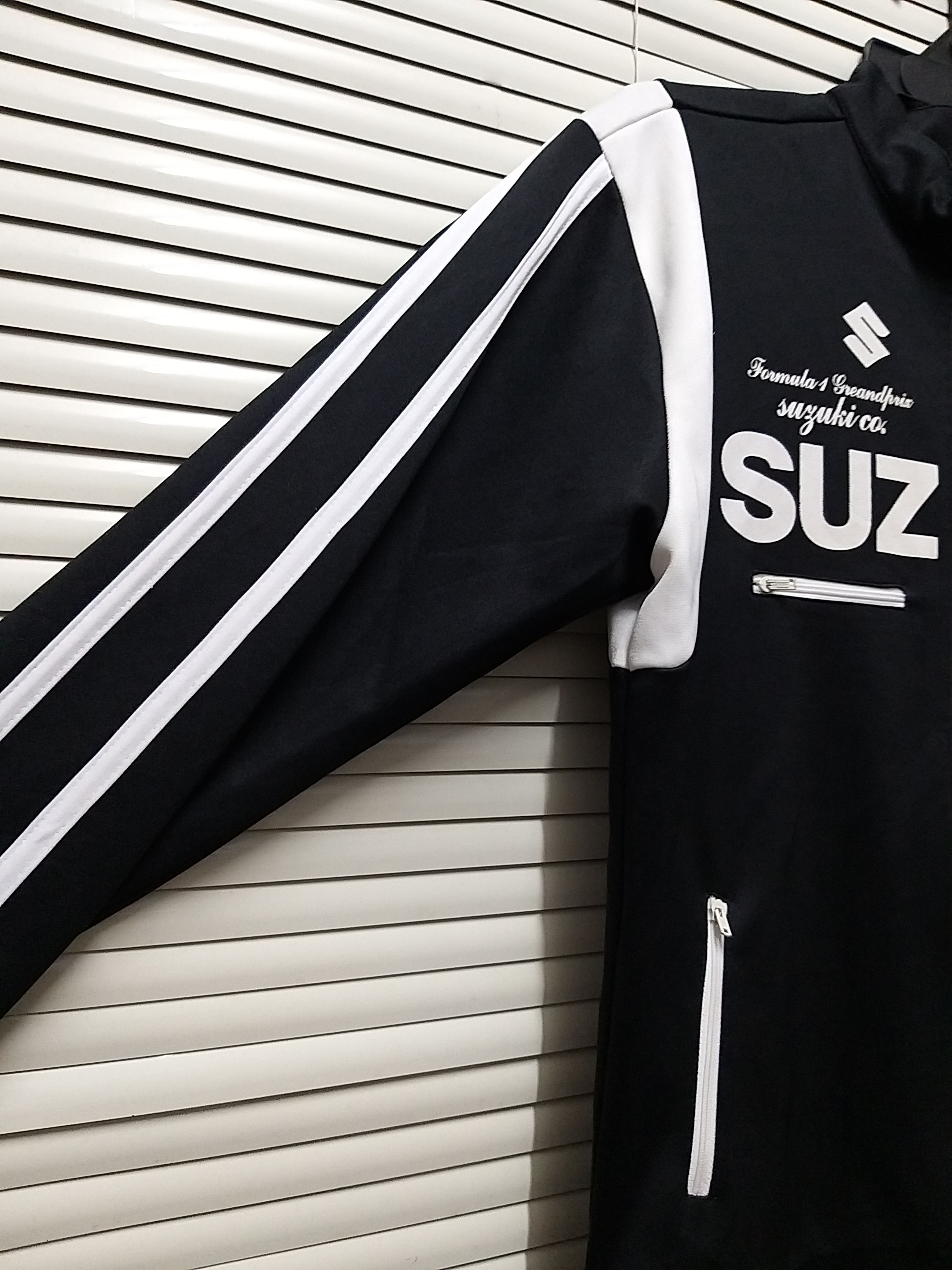 Sports Specialties VINTAGE SUZUKI MOTORS F1 GRANDPRIX ZIPPER JACKET Size US L / EU 52-54 / 3 - 7 Thumbnail
