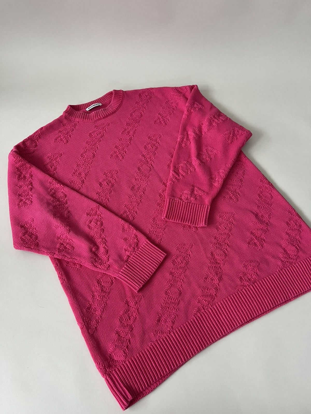 Balenciaga Balenciaga Fuchsia All Over Print Logo Sweater Size US S / EU 44-46 / 1 - 3 Thumbnail