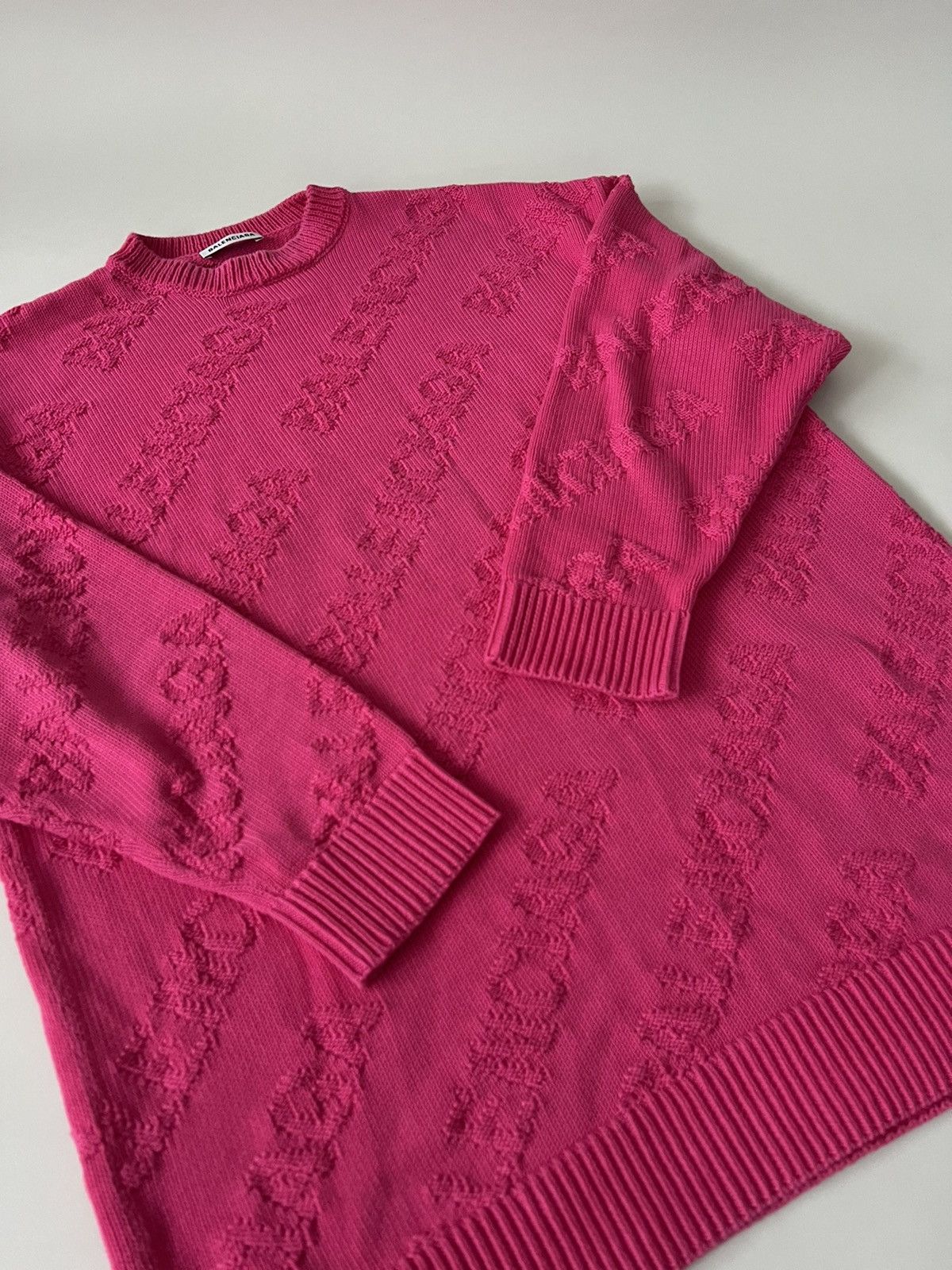 Balenciaga Balenciaga Fuchsia All Over Print Logo Sweater Size US S / EU 44-46 / 1 - 4 Thumbnail