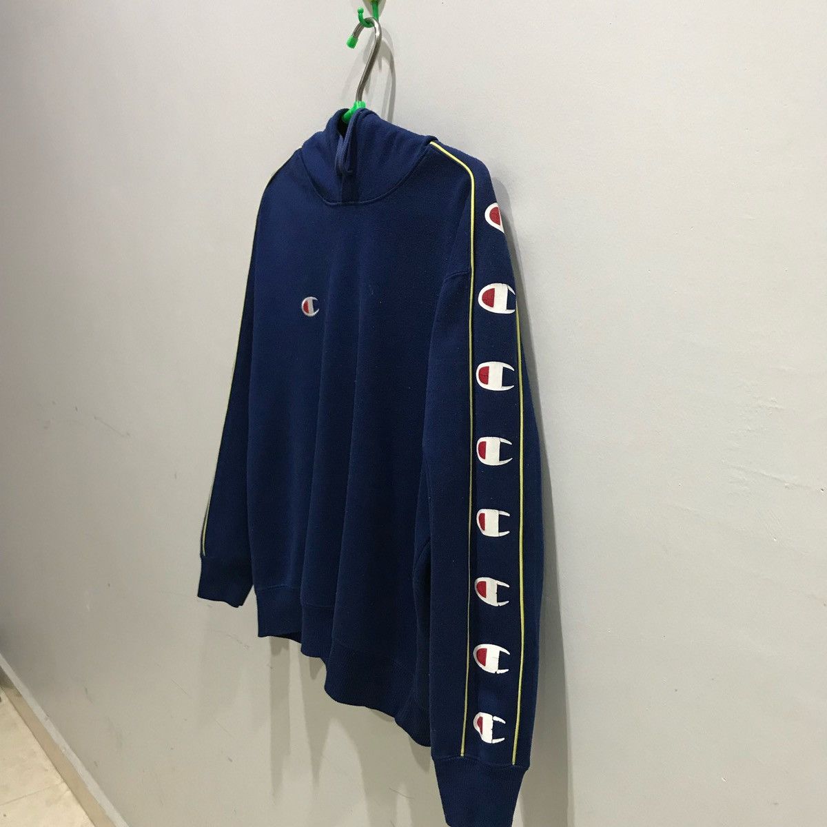 Champion × Japanese Brand × Vintage CHAMPION Hoodie Size 150 Fits M Size US M / EU 48-50 / 2 - 6 Thumbnail