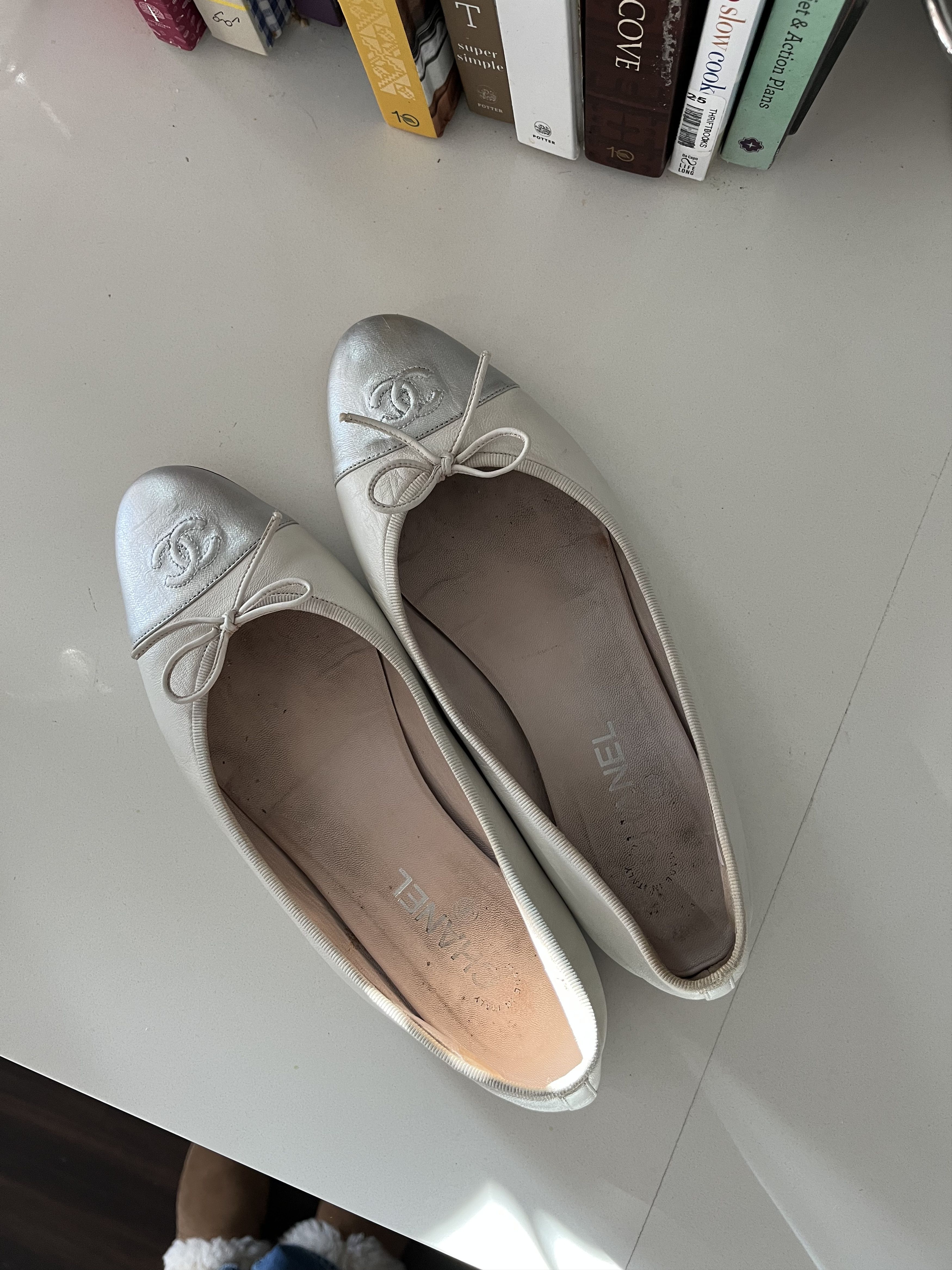 Sold at Auction: Chanel Light Green & Black Leather Flats Size 42