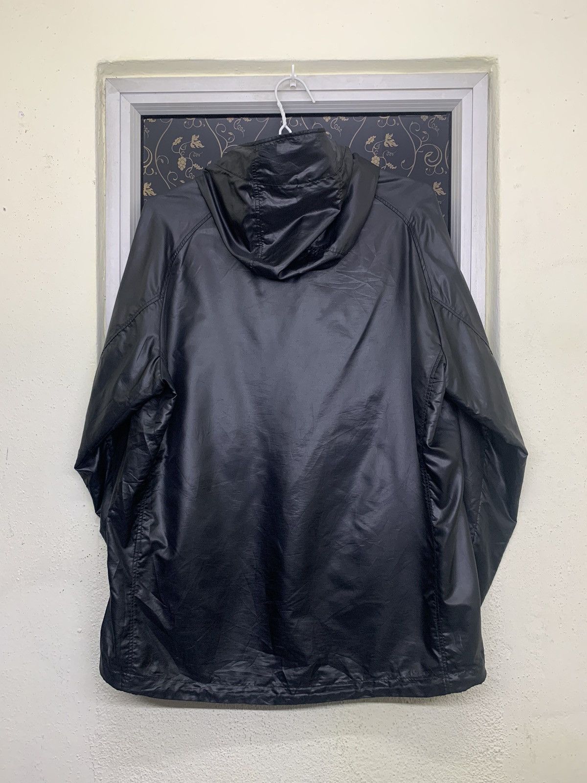 Uniqlo Uniqlo Light Jacket Running/ Outdoor/ Hiking Size US XL / EU 56 / 4 - 2 Thumbnail