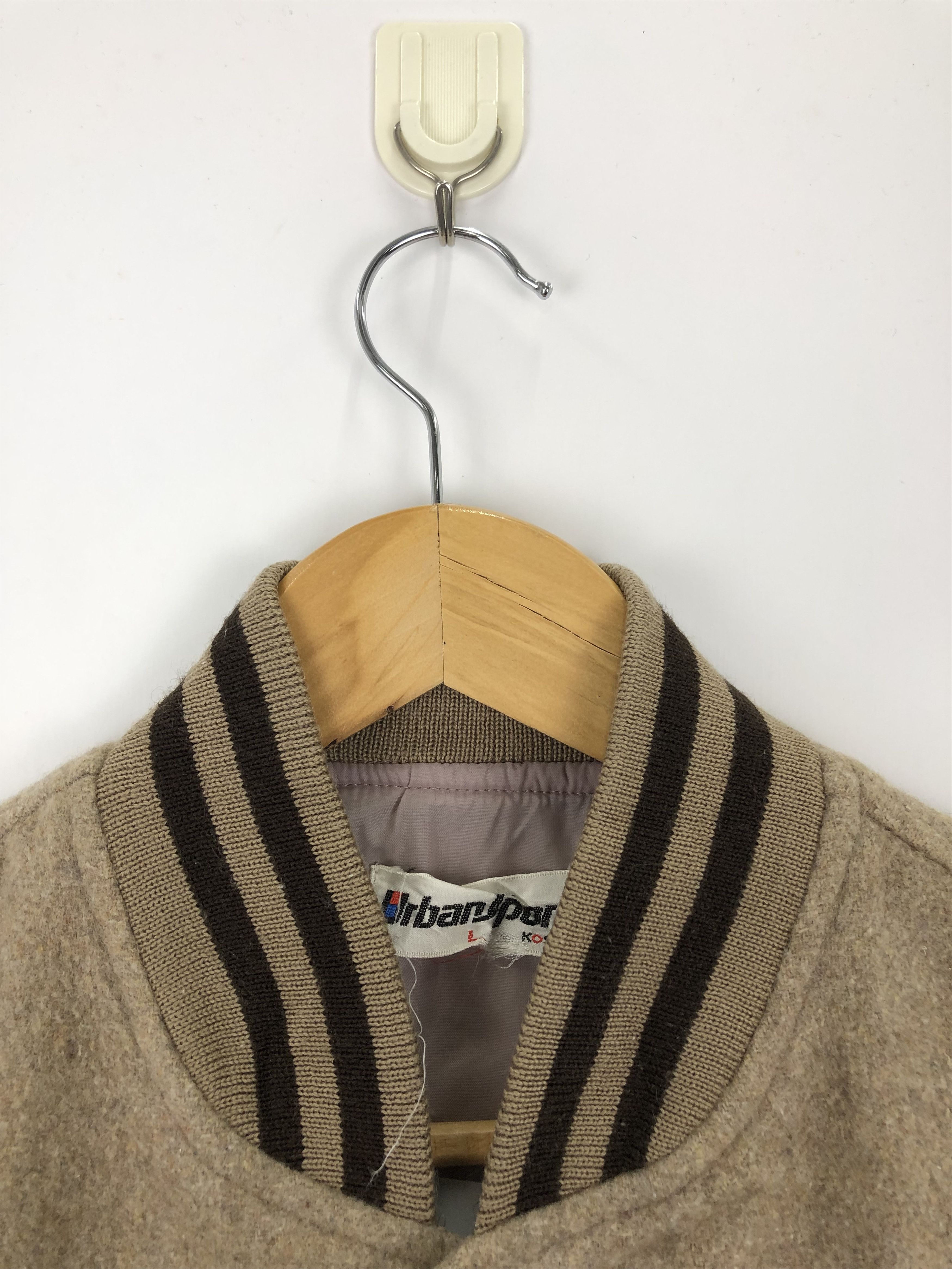 Japanese Brand Vintage 90s Japanese Brand Wool Varsity Jacket Brown V0416 Size US L / EU 52-54 / 3 - 8 Thumbnail