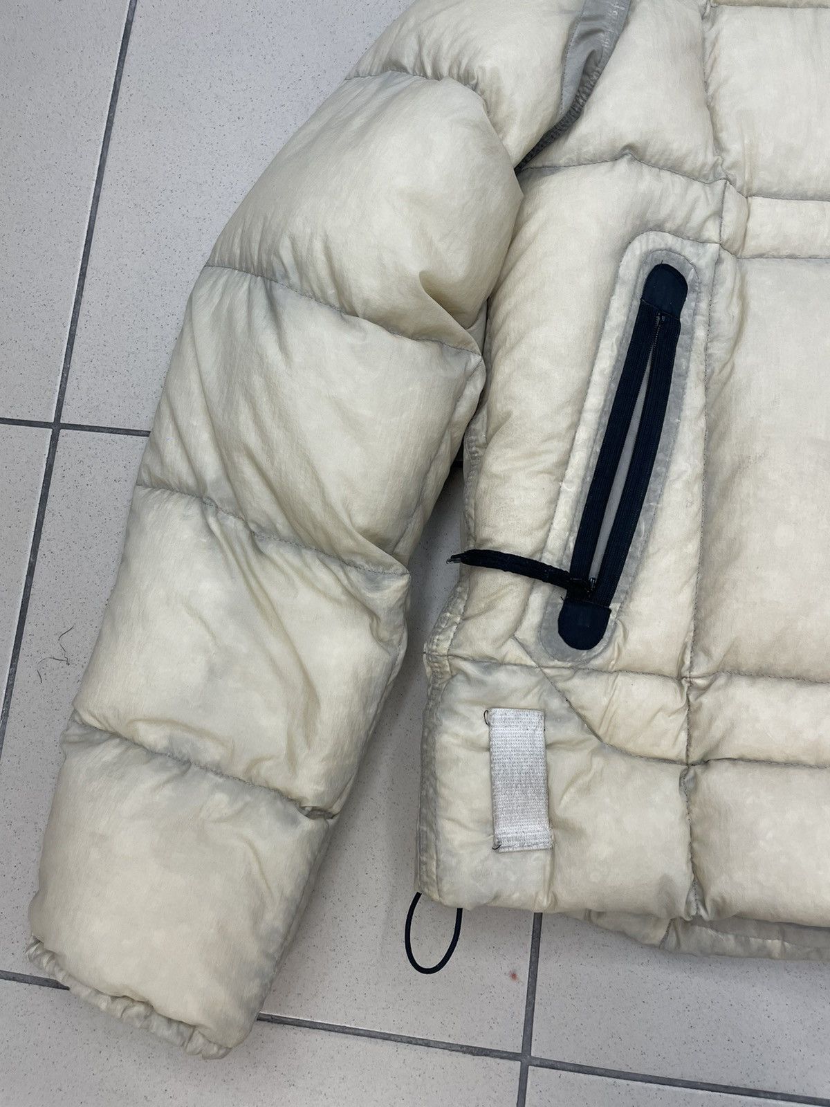 Stone Island Opaque nylon tella goose down jacket stella hood Size US S / EU 44-46 / 1 - 3 Thumbnail
