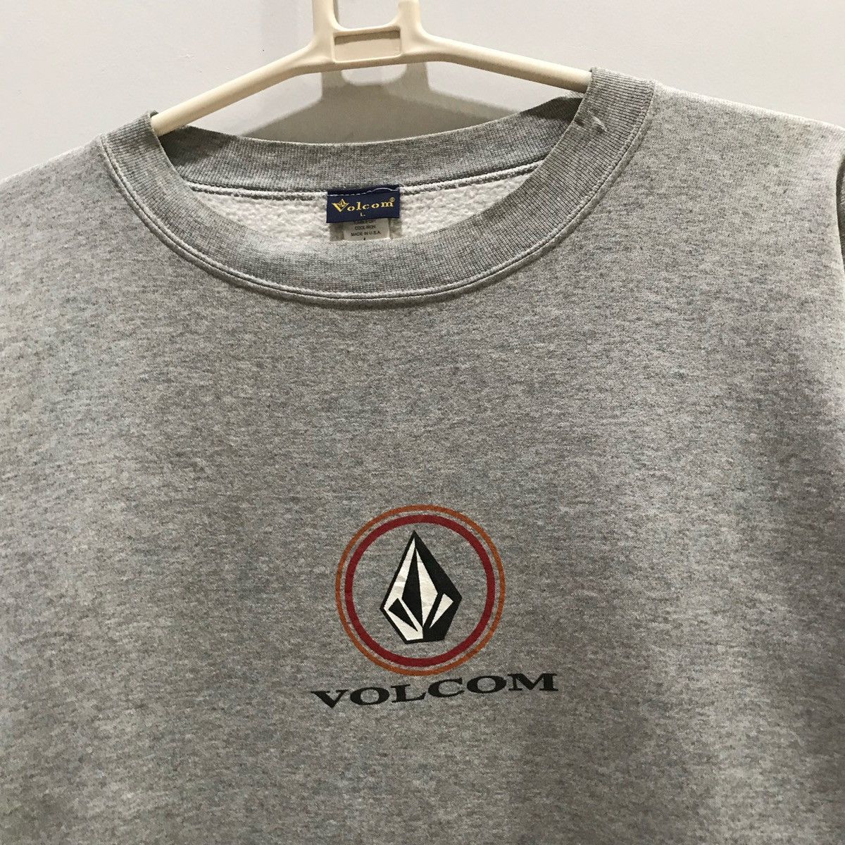 Japanese Brand × Vintage × Volcom VOLCOM Sweatshirts Small Logo Size L Fits XL MADE IN USA Size US XL / EU 56 / 4 - 5 Thumbnail