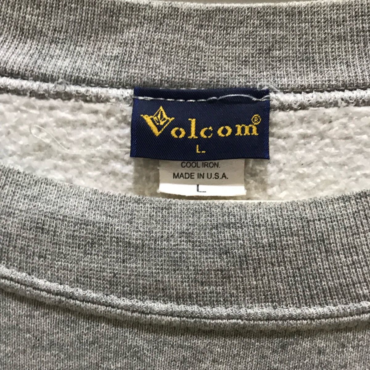 Japanese Brand × Vintage × Volcom VOLCOM Sweatshirts Small Logo Size L Fits XL MADE IN USA Size US XL / EU 56 / 4 - 3 Thumbnail
