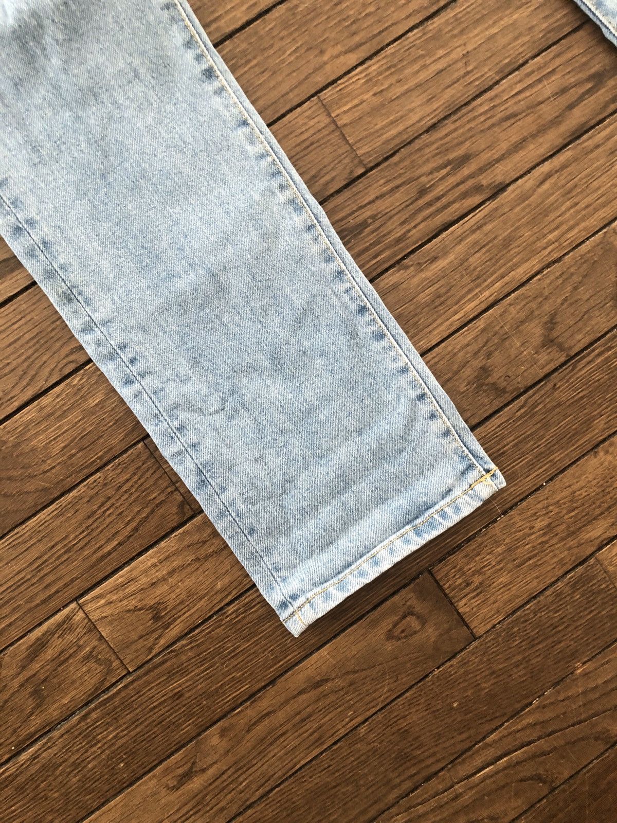 Guess × Market Chinatown Market x Guess Ripped Smiley Face Denim Size US 30 / EU 46 - 7 Thumbnail