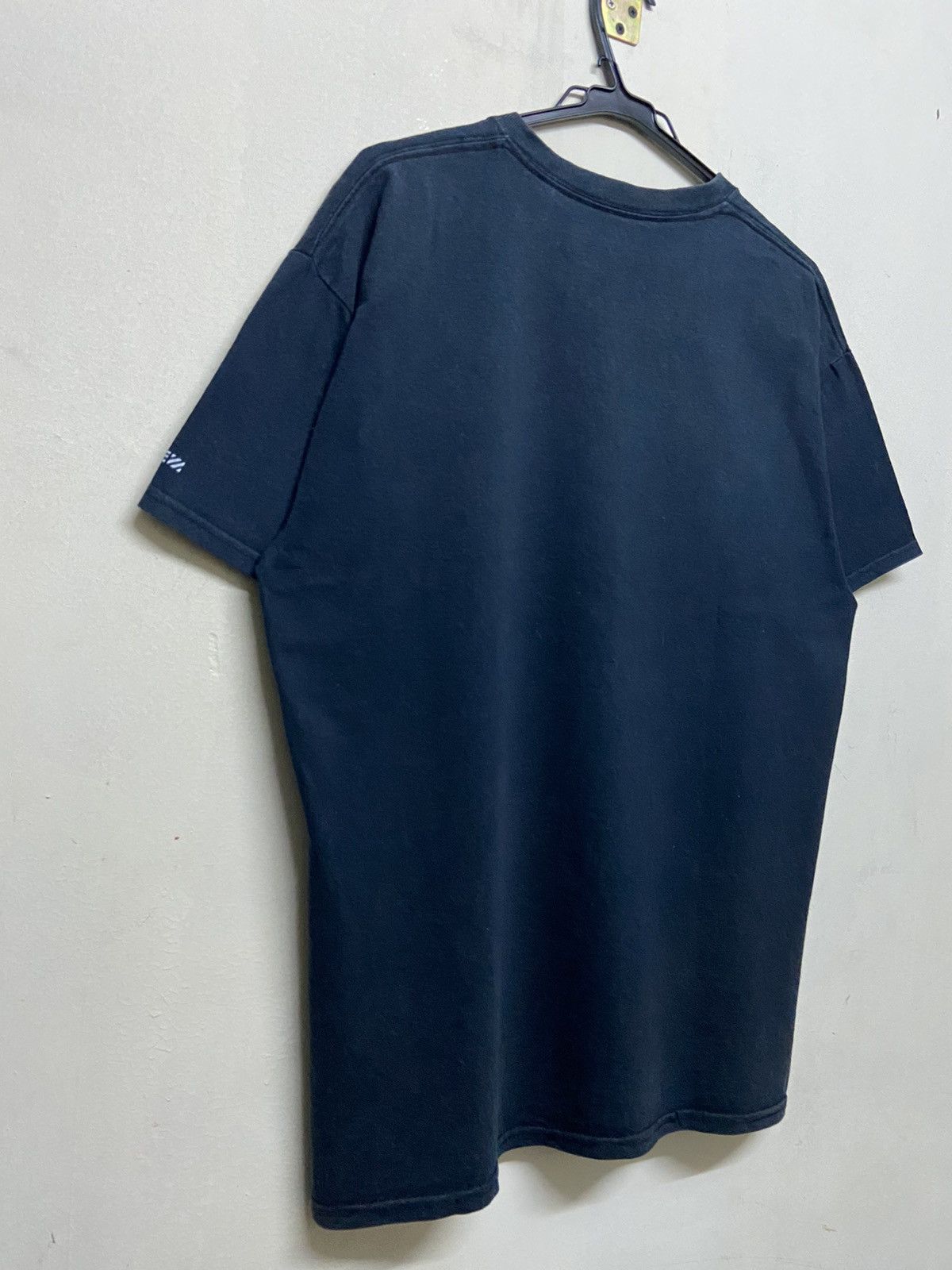 Fashion Victim × Japanese Brand × Vintage Wording Tee Statment SABRE “MID FINGERS” Size US L / EU 52-54 / 3 - 6 Thumbnail